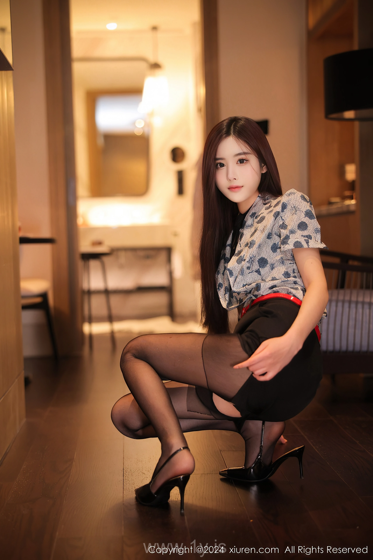 XIUREN(秀人网) No.8125 Enigmatic Chinese Girl 晚苏susu