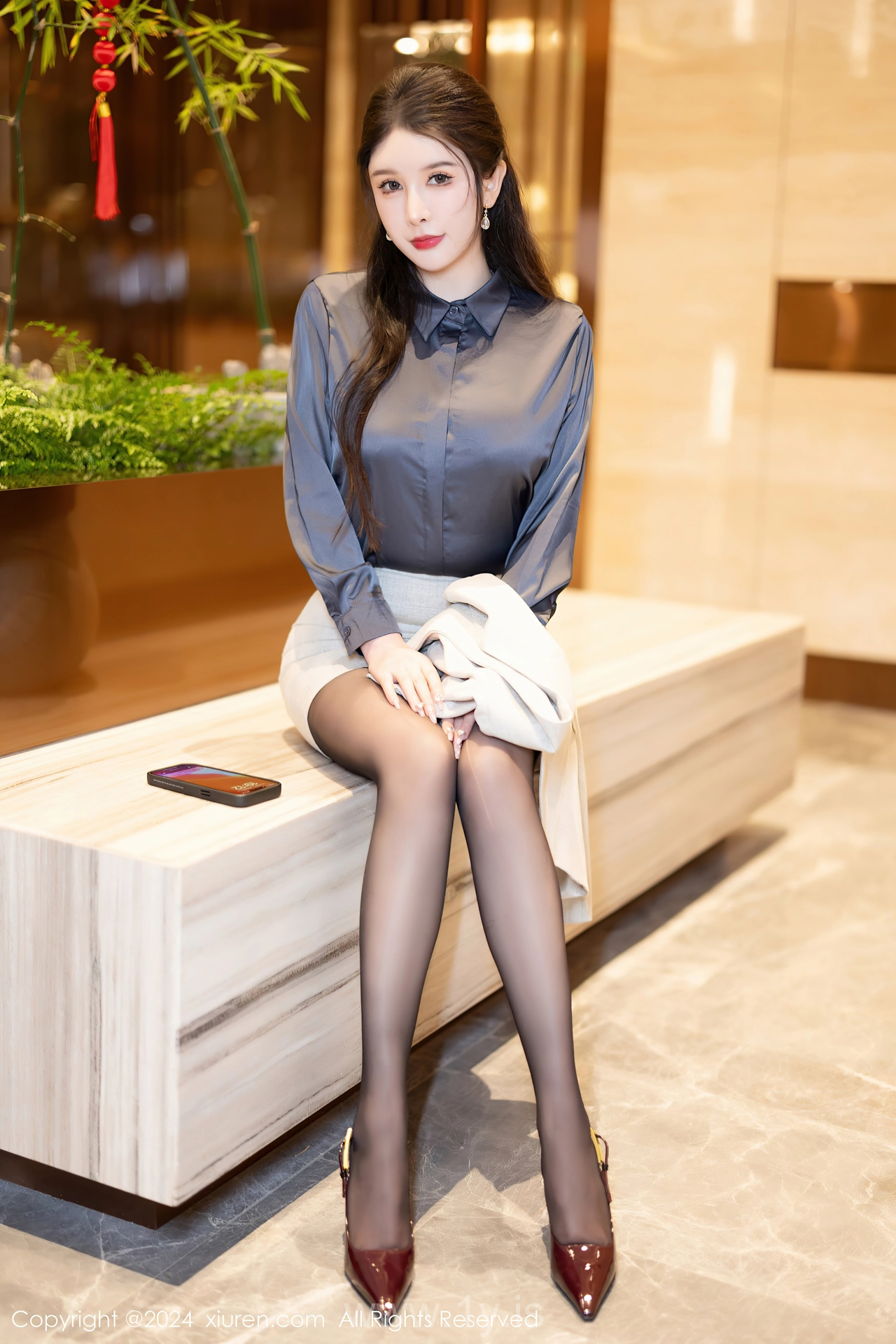 XIUREN(秀人网) No.8126 Chic & Delightful Asian Seductress 李丽莎