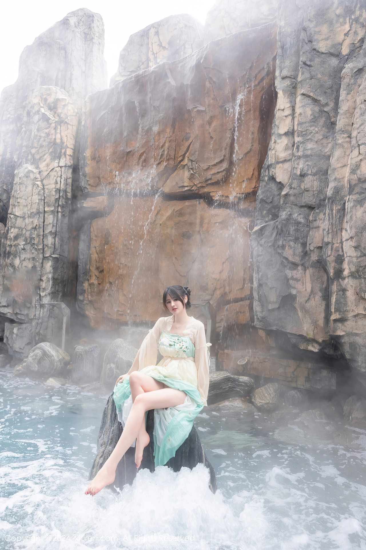 XIUREN(秀人网) No.8128 Appealing & Nice-looking Chinese Seductress 诗诗kiki