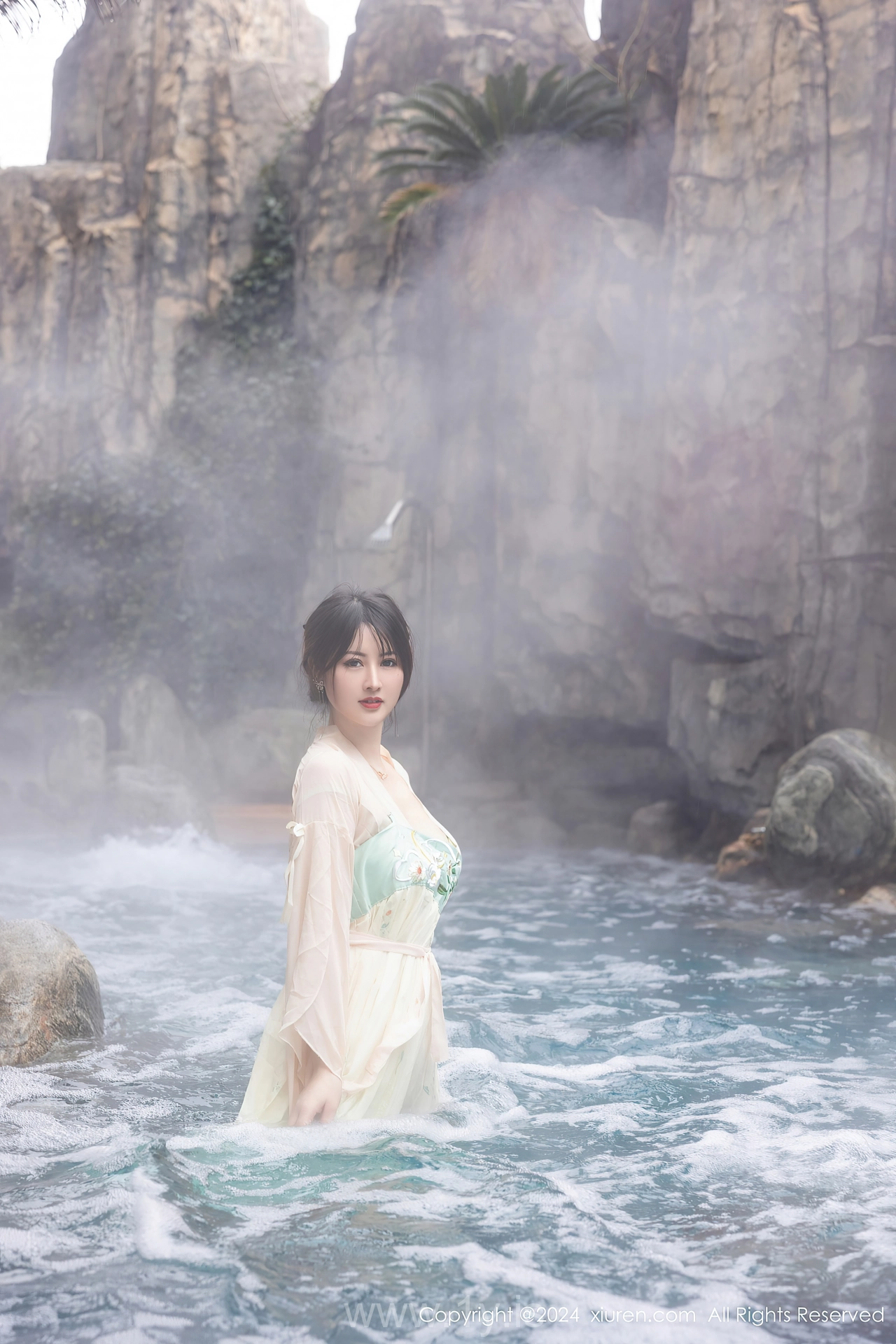 XIUREN(秀人网) No.8128 Appealing & Nice-looking Chinese Seductress 诗诗kiki