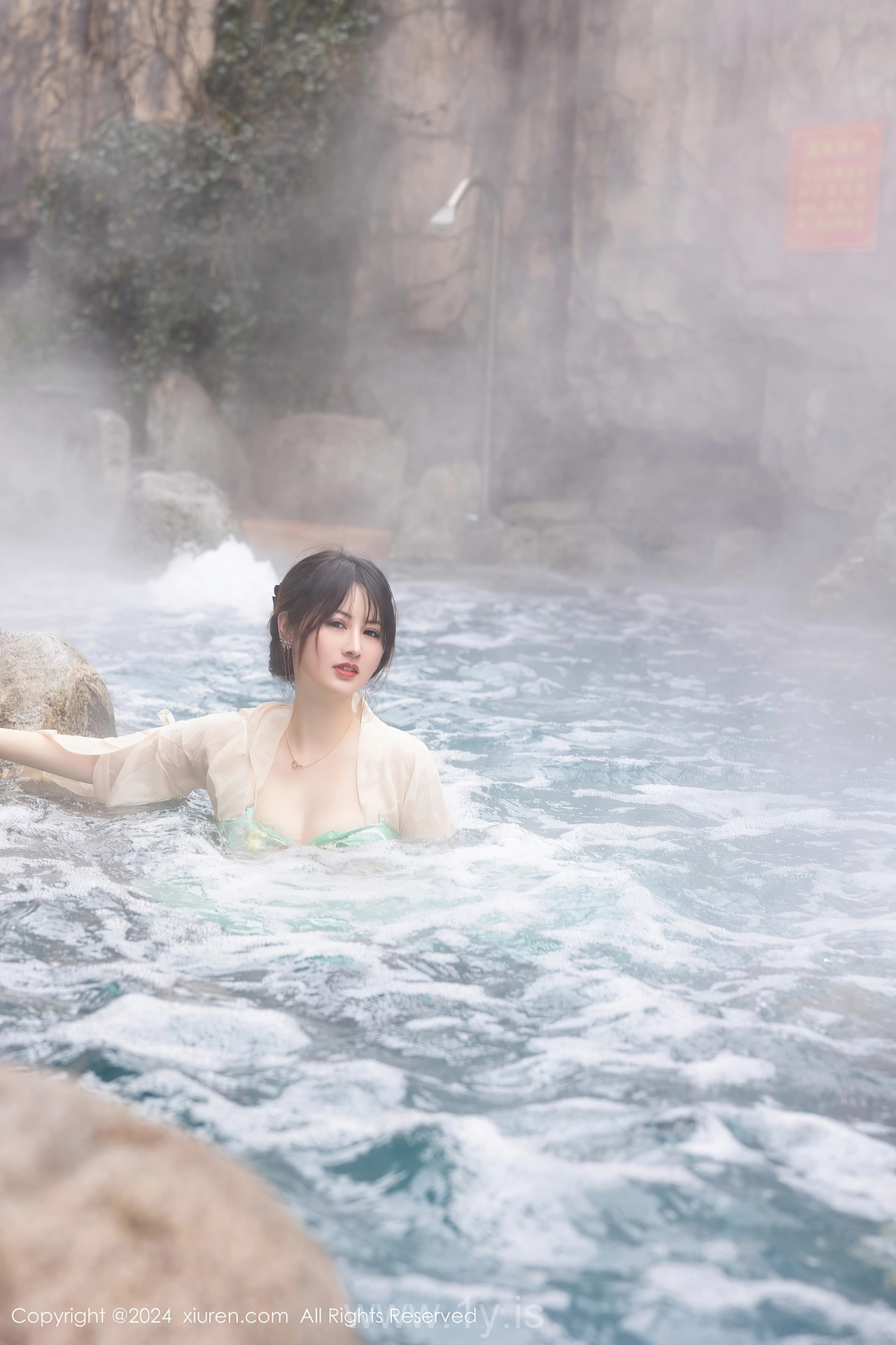 XIUREN(秀人网) No.8128 Appealing & Nice-looking Chinese Seductress 诗诗kiki