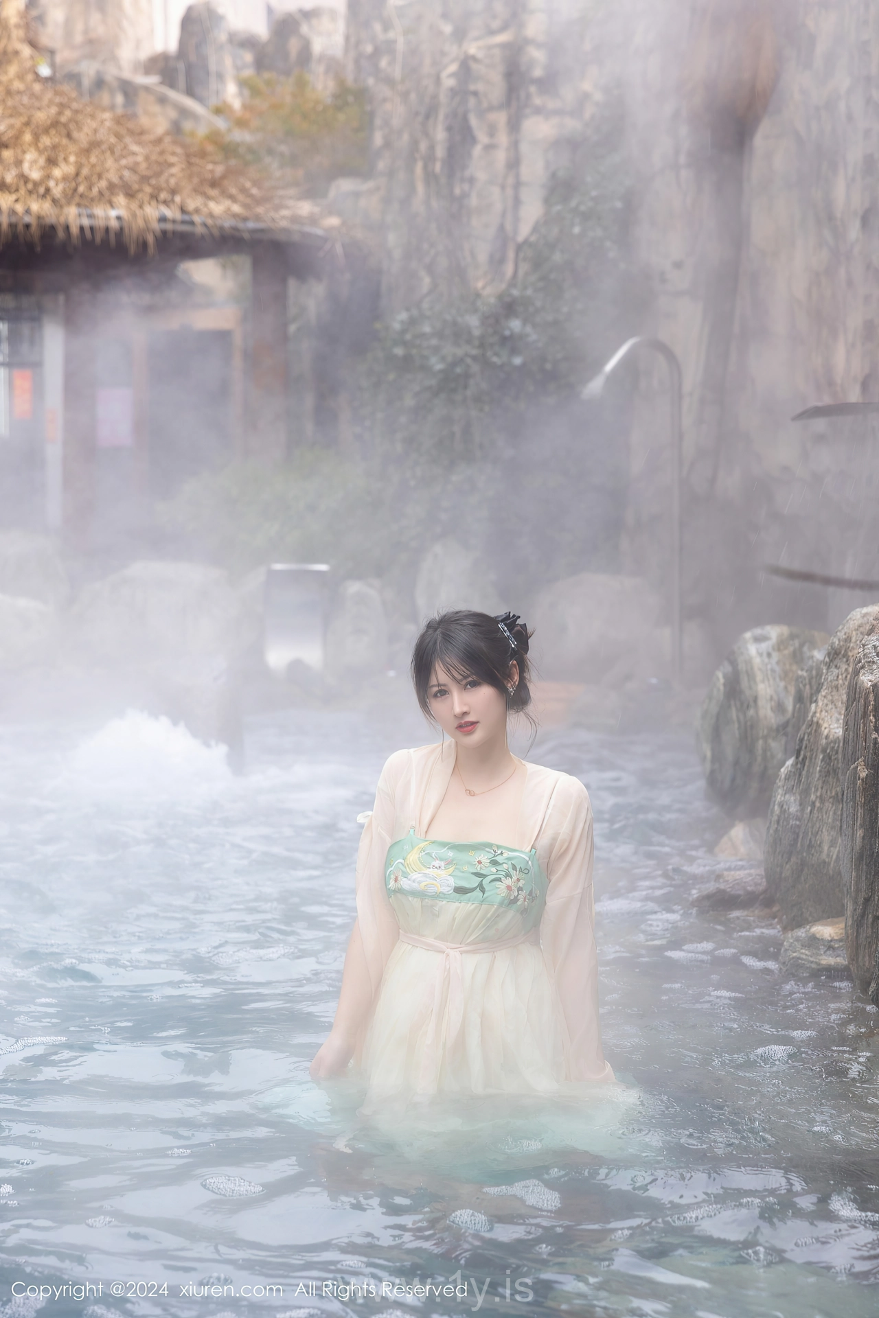 XIUREN(秀人网) No.8128 Appealing & Nice-looking Chinese Seductress 诗诗kiki