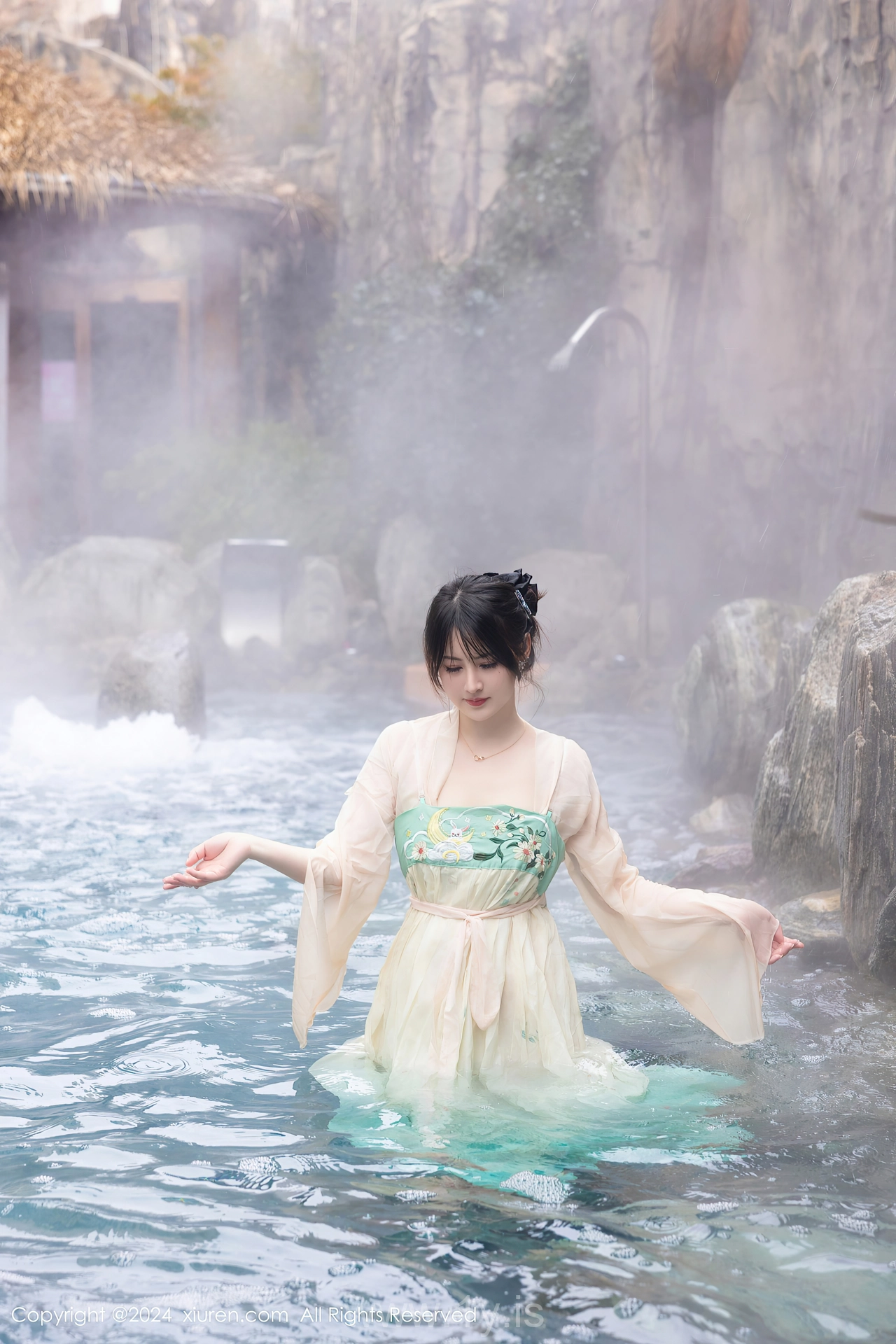 XIUREN(秀人网) No.8128 Appealing & Nice-looking Chinese Seductress 诗诗kiki