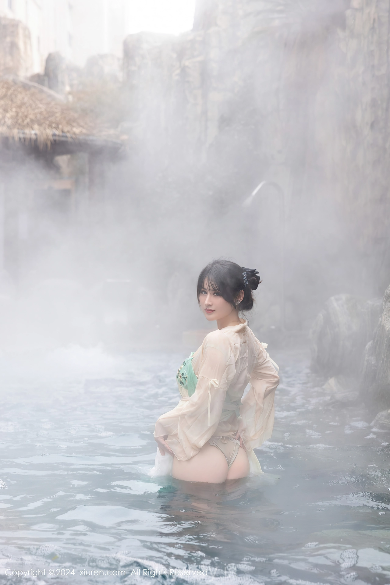 XIUREN(秀人网) No.8128 Appealing & Nice-looking Chinese Seductress 诗诗kiki