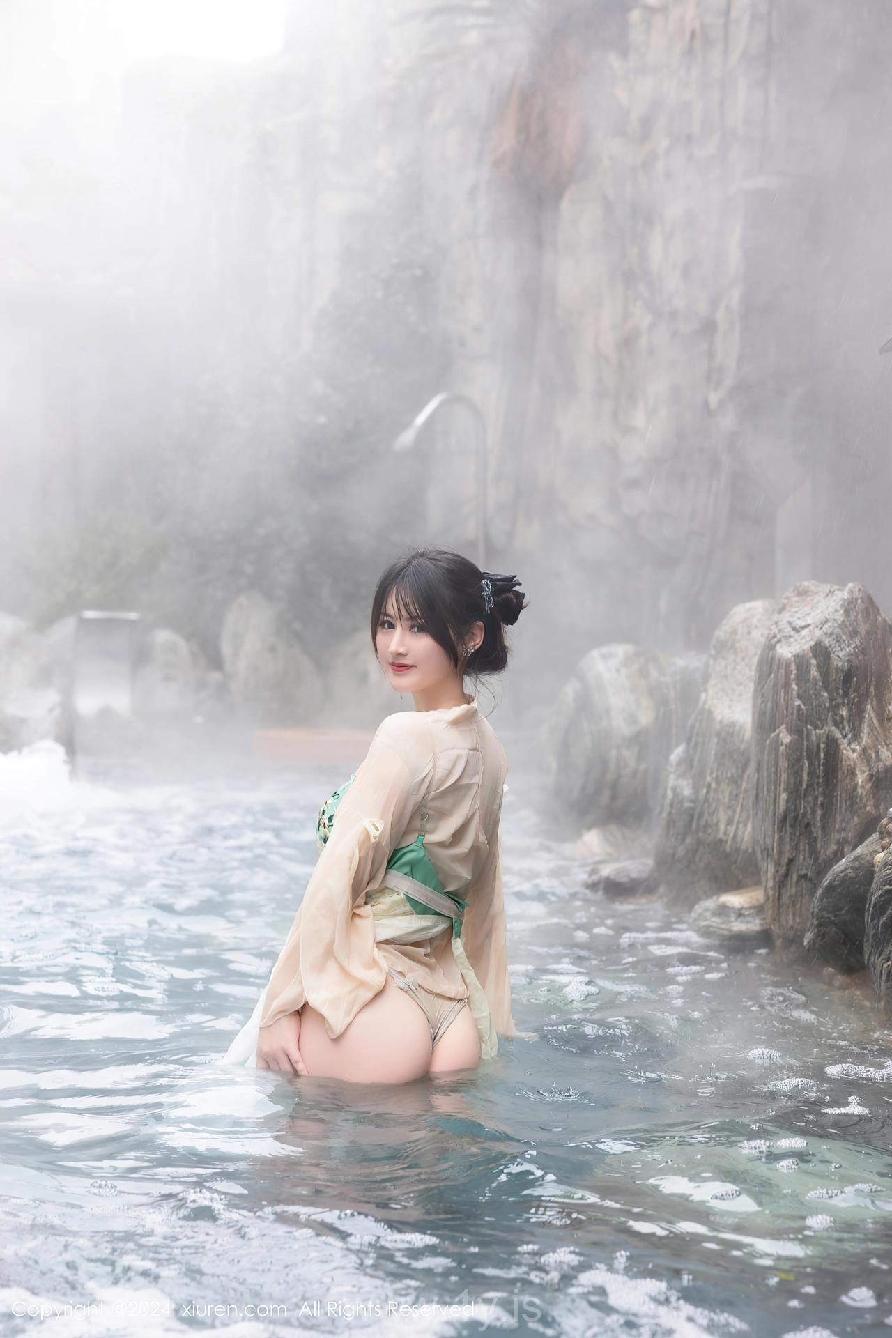 XIUREN(秀人网) No.8128 Appealing & Nice-looking Chinese Seductress 诗诗kiki