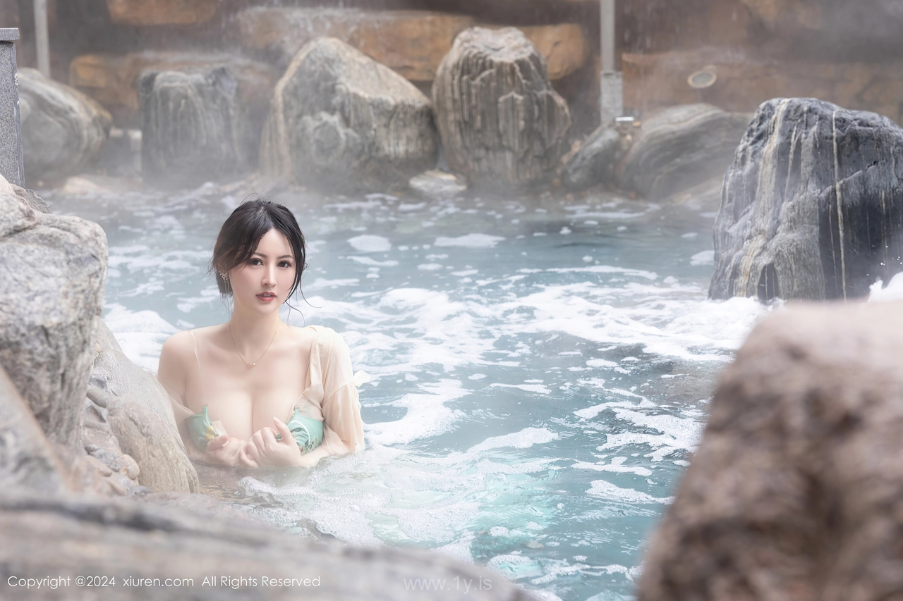 XIUREN(秀人网) No.8128 Appealing & Nice-looking Chinese Seductress 诗诗kiki