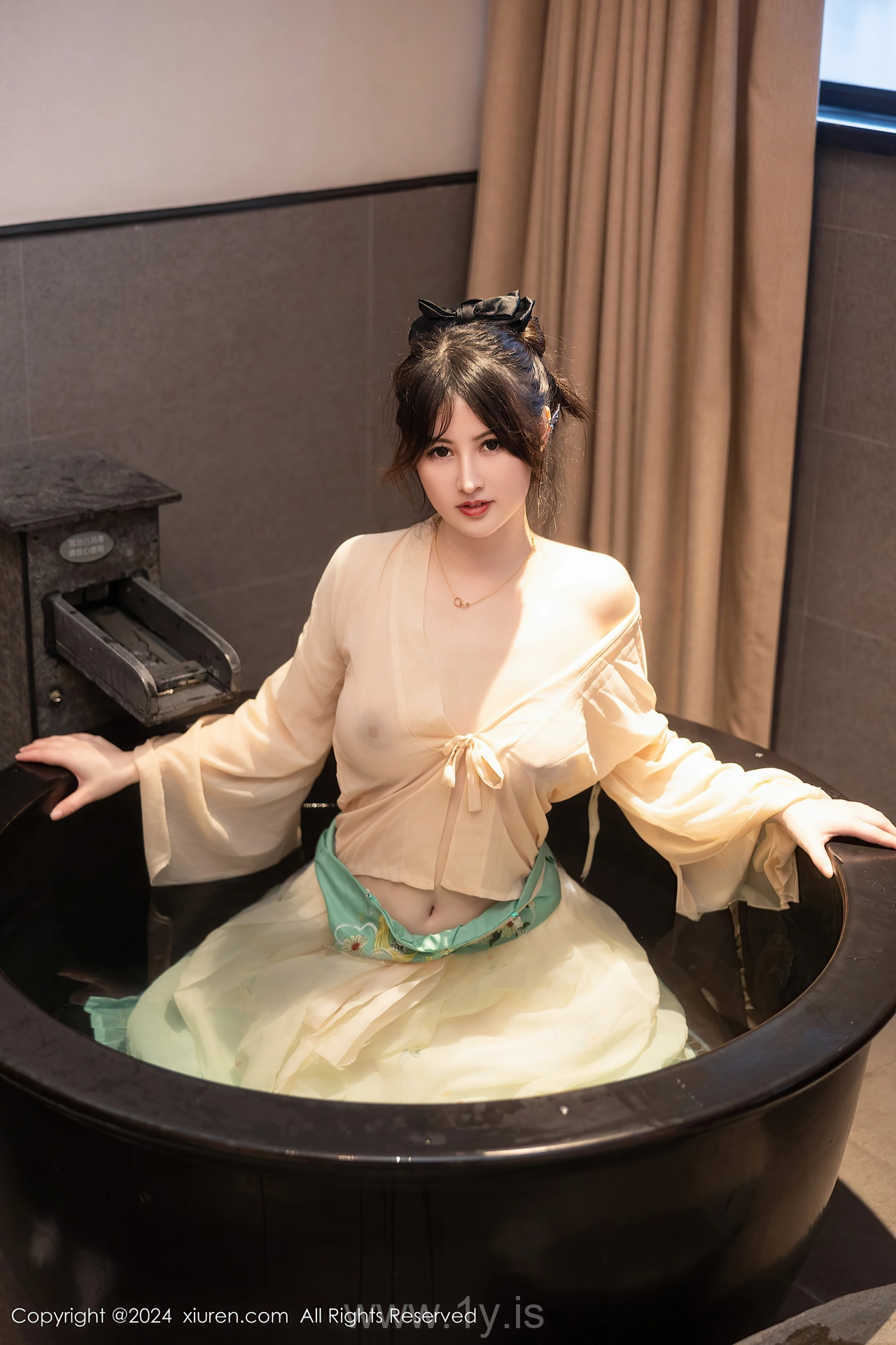 XIUREN(秀人网) No.8128 Appealing & Nice-looking Chinese Seductress 诗诗kiki