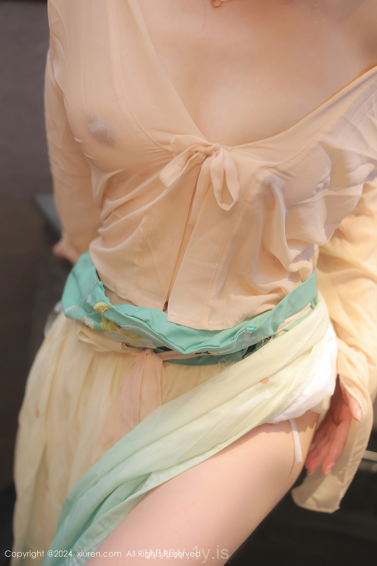 XIUREN(秀人网) No.8128 Appealing & Nice-looking Chinese Seductress 诗诗kiki