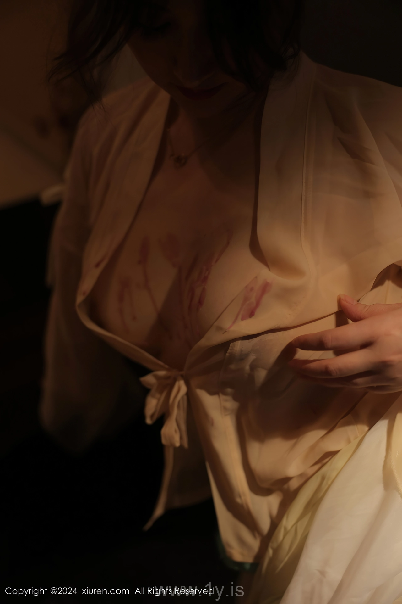 XIUREN(秀人网) No.8128 Appealing & Nice-looking Chinese Seductress 诗诗kiki