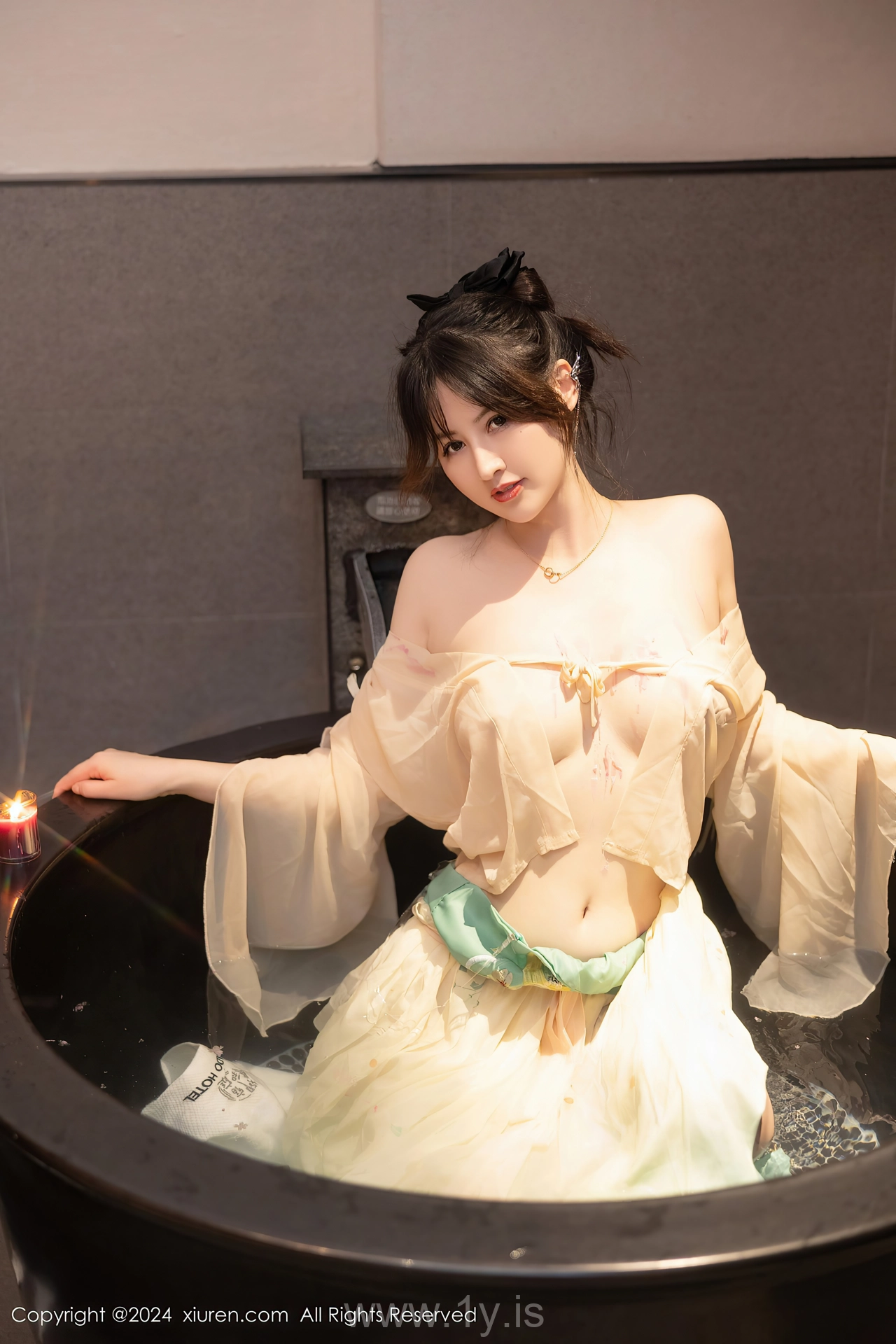 XIUREN(秀人网) No.8128 Appealing & Nice-looking Chinese Seductress 诗诗kiki