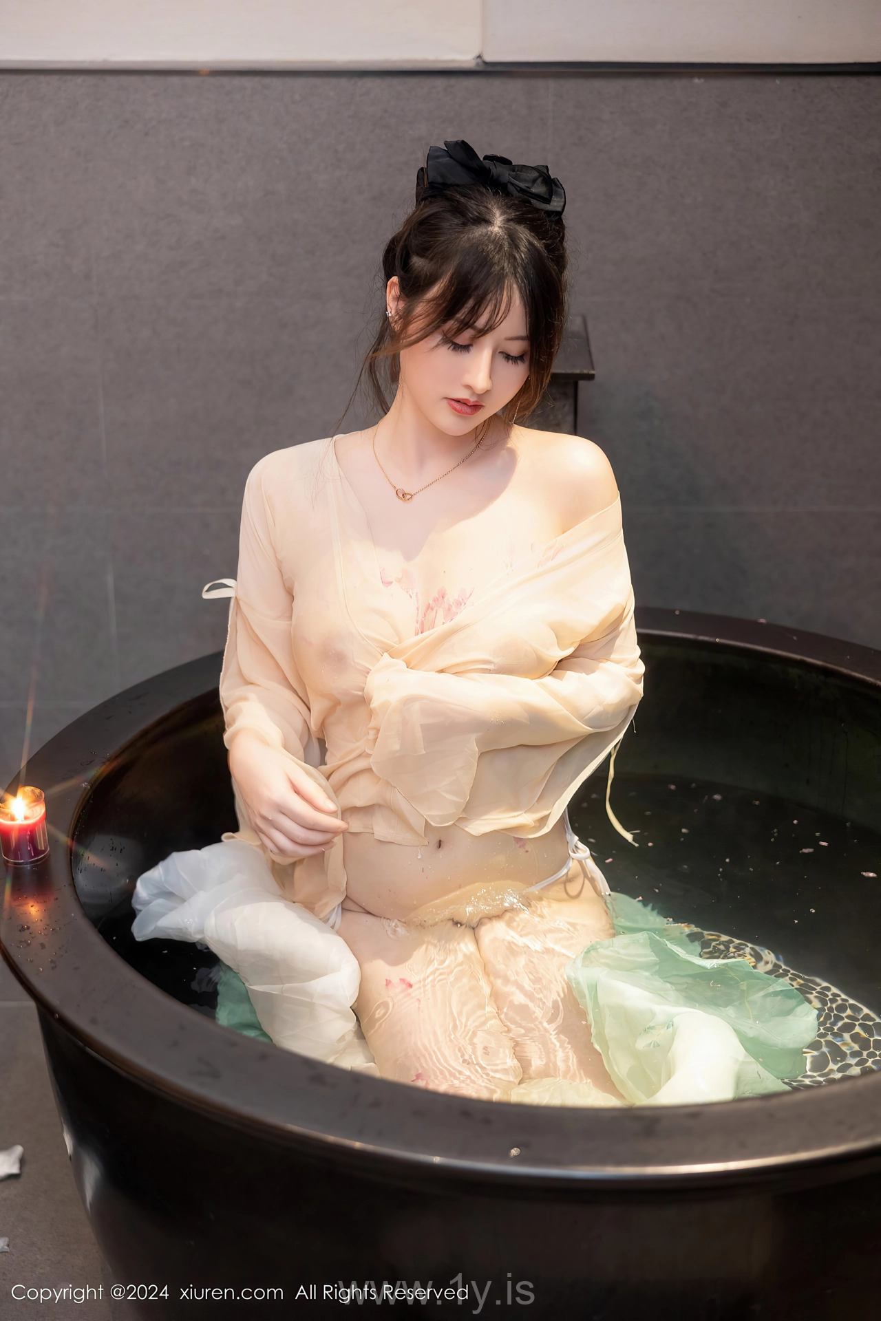 XIUREN(秀人网) No.8128 Appealing & Nice-looking Chinese Seductress 诗诗kiki