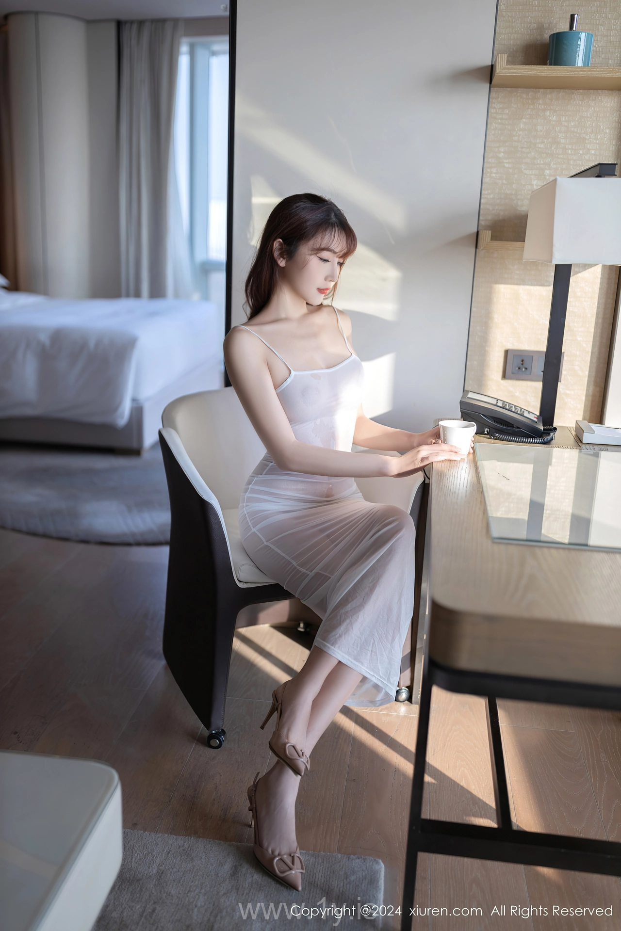 XIUREN(秀人网) No.8131 Graceful Asian Cougar 陆萱萱