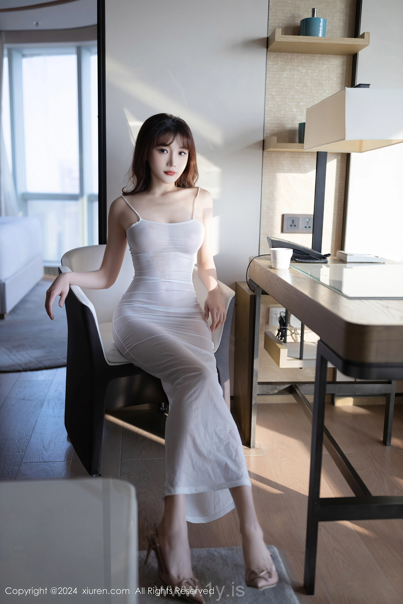 XIUREN(秀人网) No.8131 Graceful Asian Cougar 陆萱萱