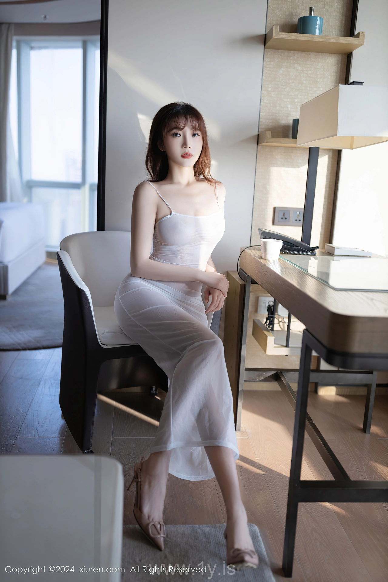 XIUREN(秀人网) No.8131 Graceful Asian Cougar 陆萱萱