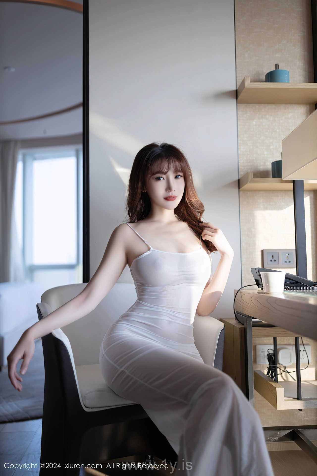 XIUREN(秀人网) No.8131 Graceful Asian Cougar 陆萱萱