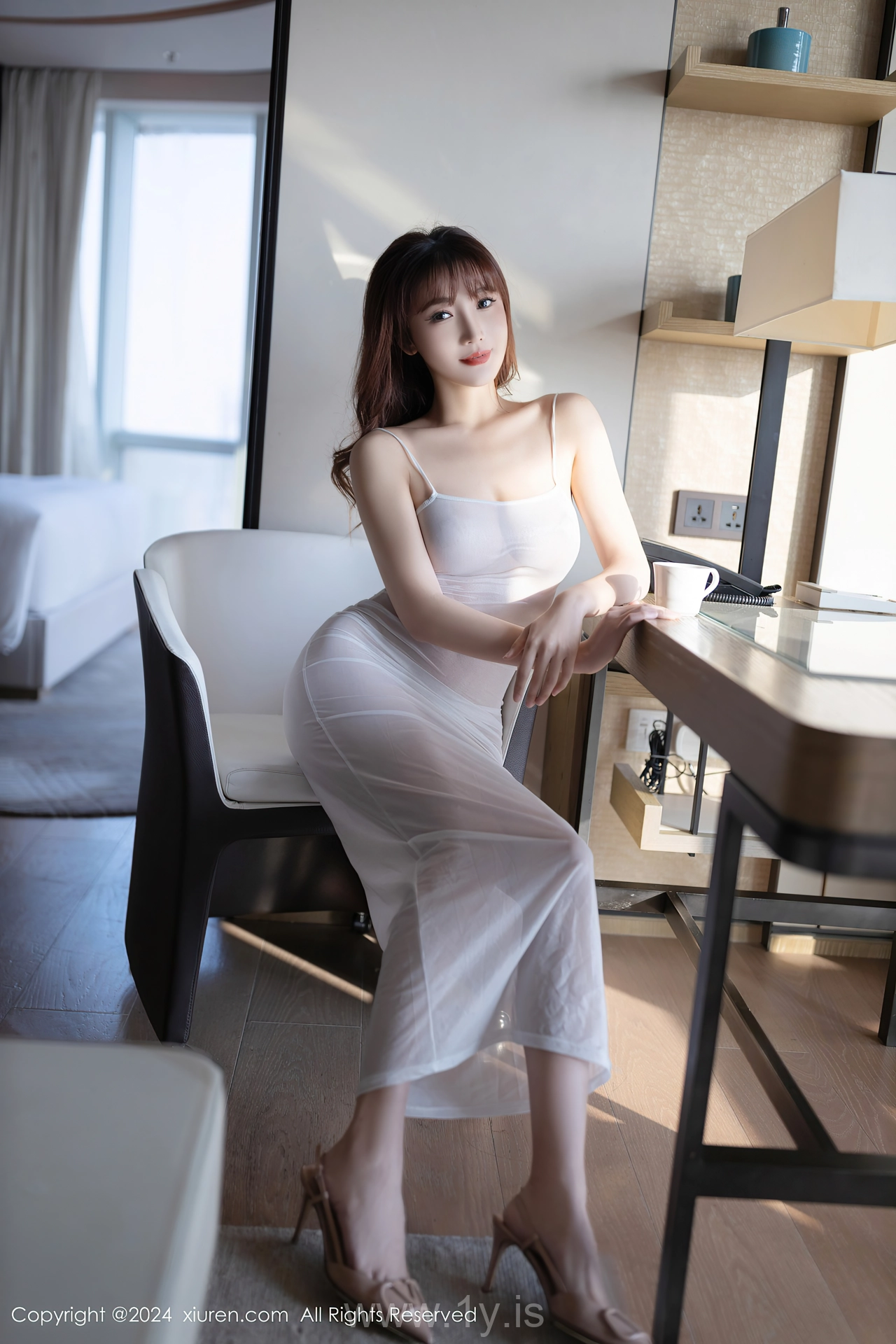 XIUREN(秀人网) No.8131 Graceful Asian Cougar 陆萱萱