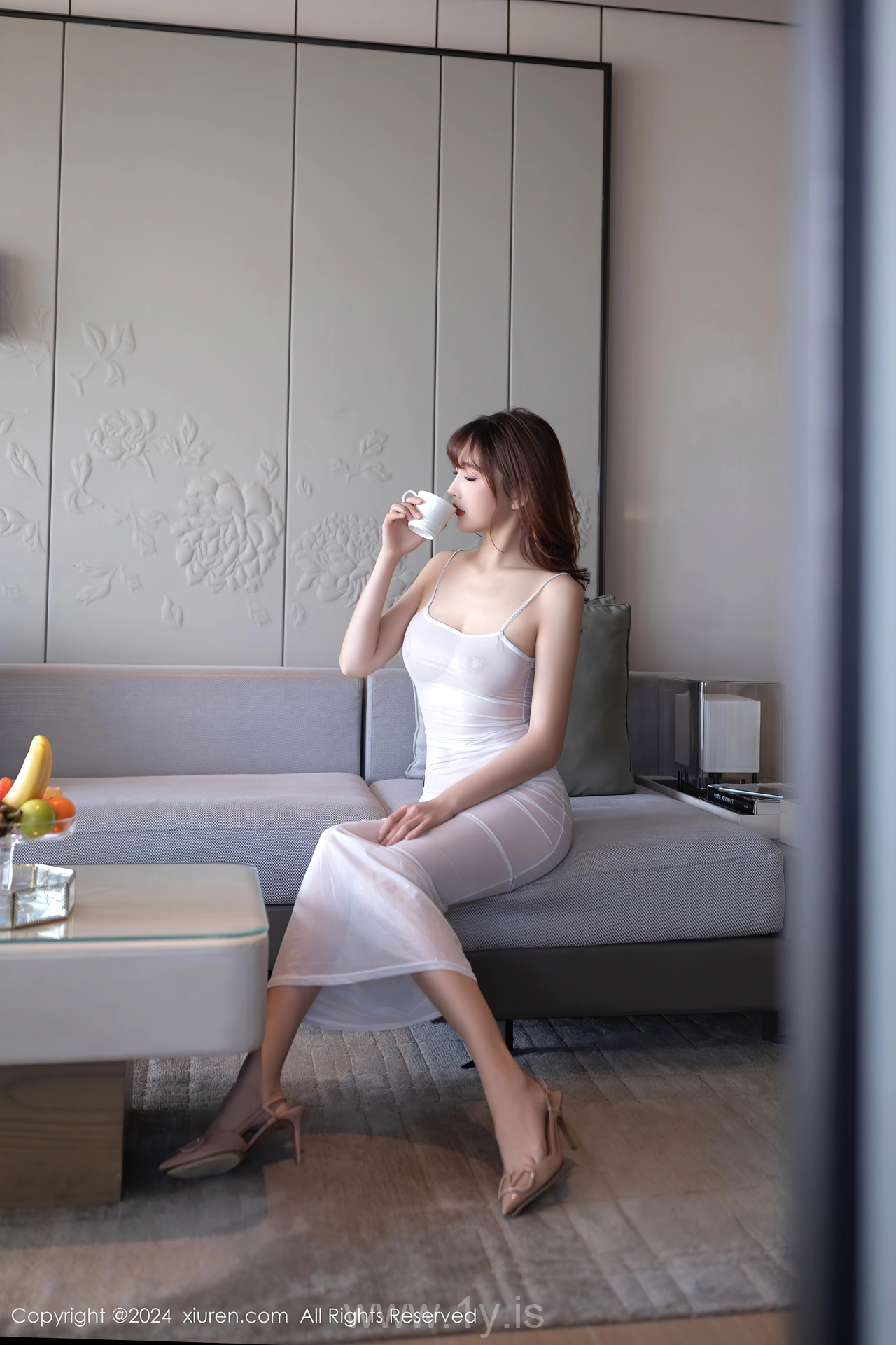 XIUREN(秀人网) No.8131 Graceful Asian Cougar 陆萱萱