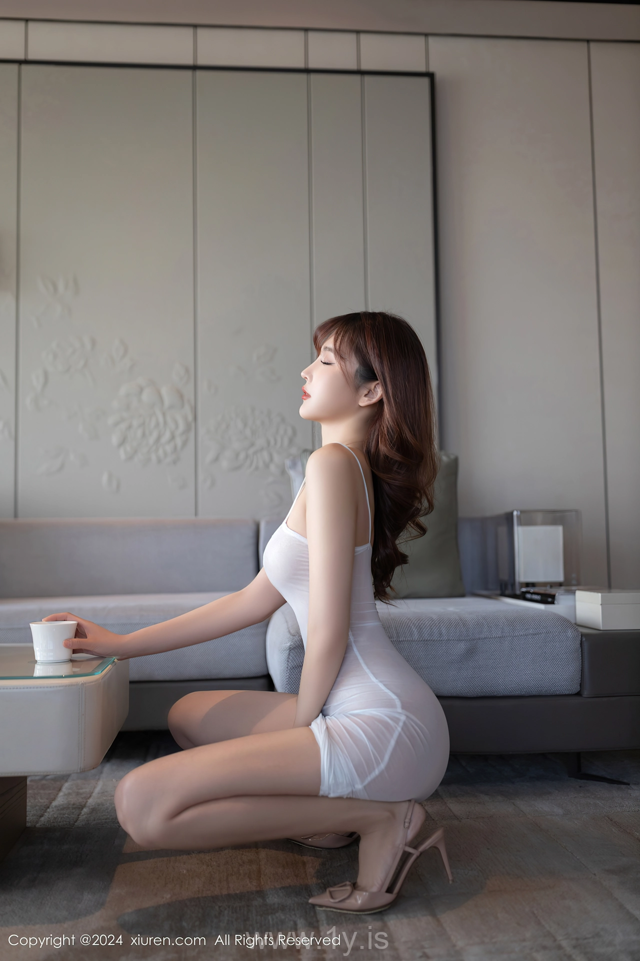 XIUREN(秀人网) No.8131 Graceful Asian Cougar 陆萱萱