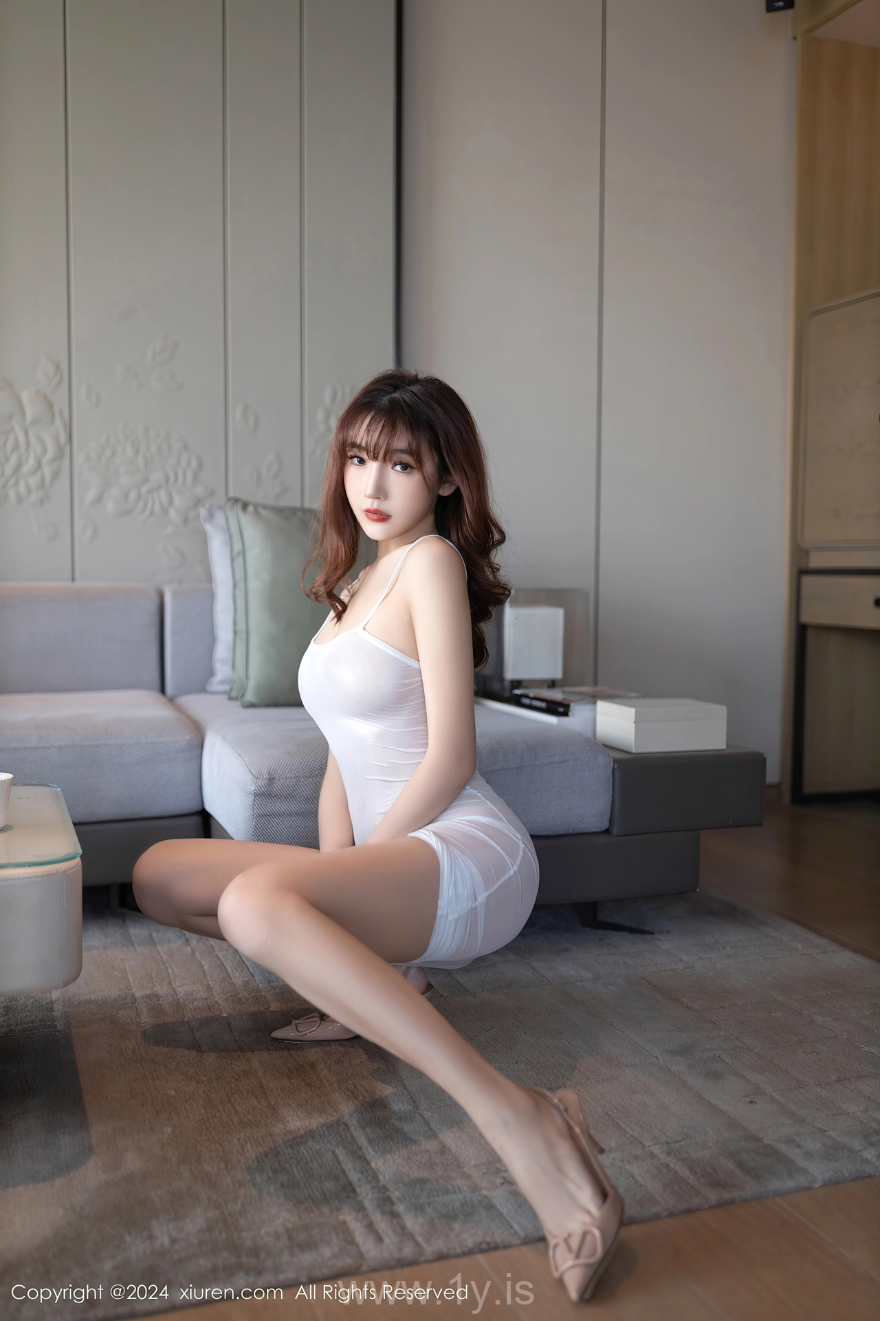 XIUREN(秀人网) No.8131 Graceful Asian Cougar 陆萱萱