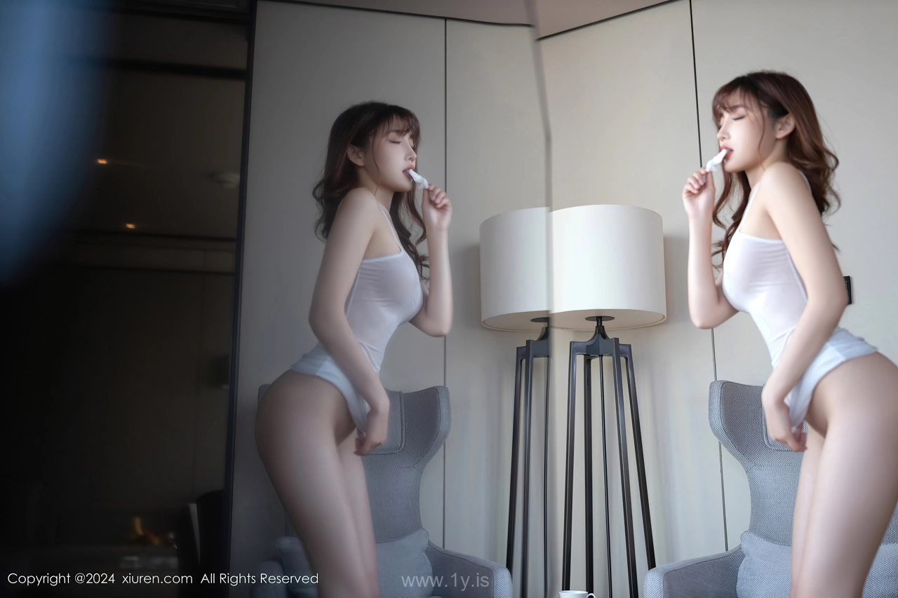 XIUREN(秀人网) No.8131 Graceful Asian Cougar 陆萱萱