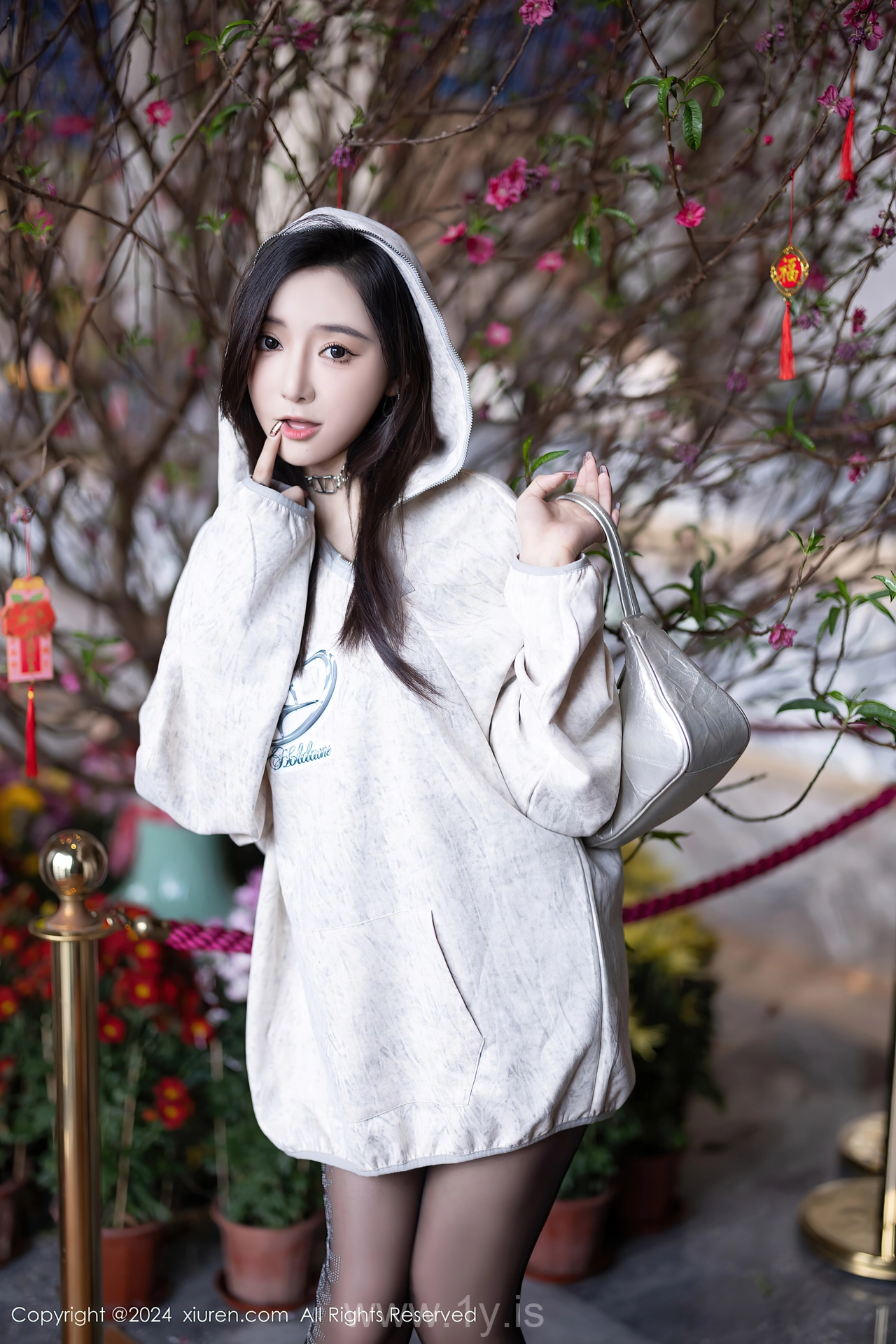 XIUREN(秀人网) No.8135 Lively Chinese Queen 王馨瑶yanni