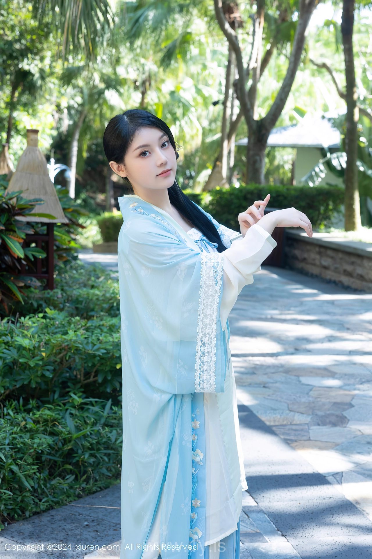 XIUREN(秀人网) No.8137 Chic Asian Girl 模特合集