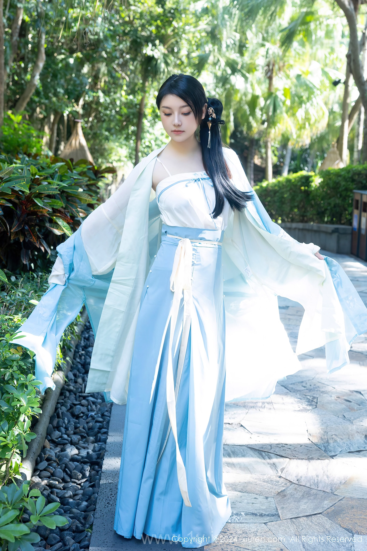 XIUREN(秀人网) No.8137 Chic Asian Girl 模特合集