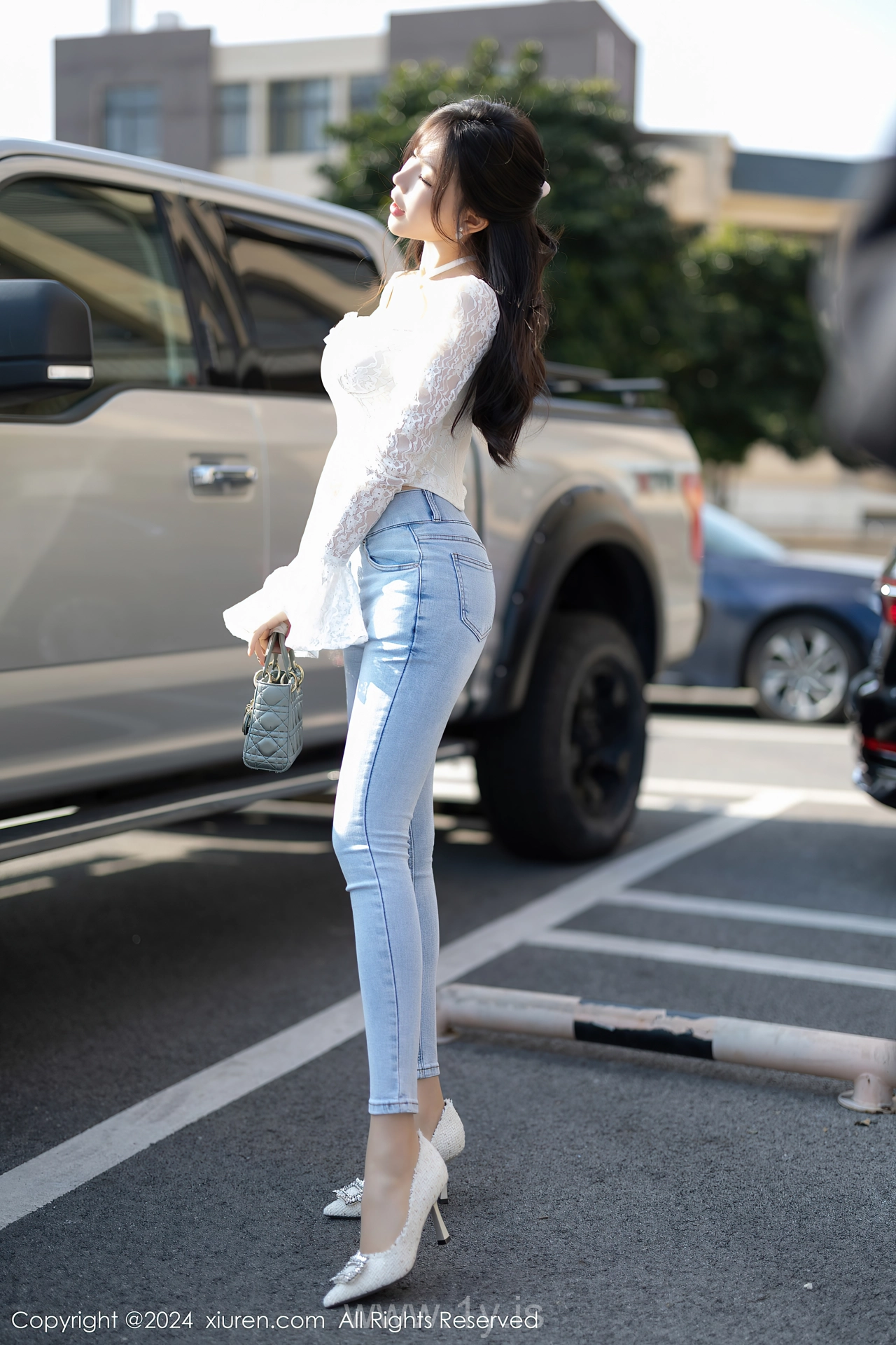 XIUREN(秀人网) No.8147 Good-looking & Charismatic Asian Jade 徐莉芝Booty