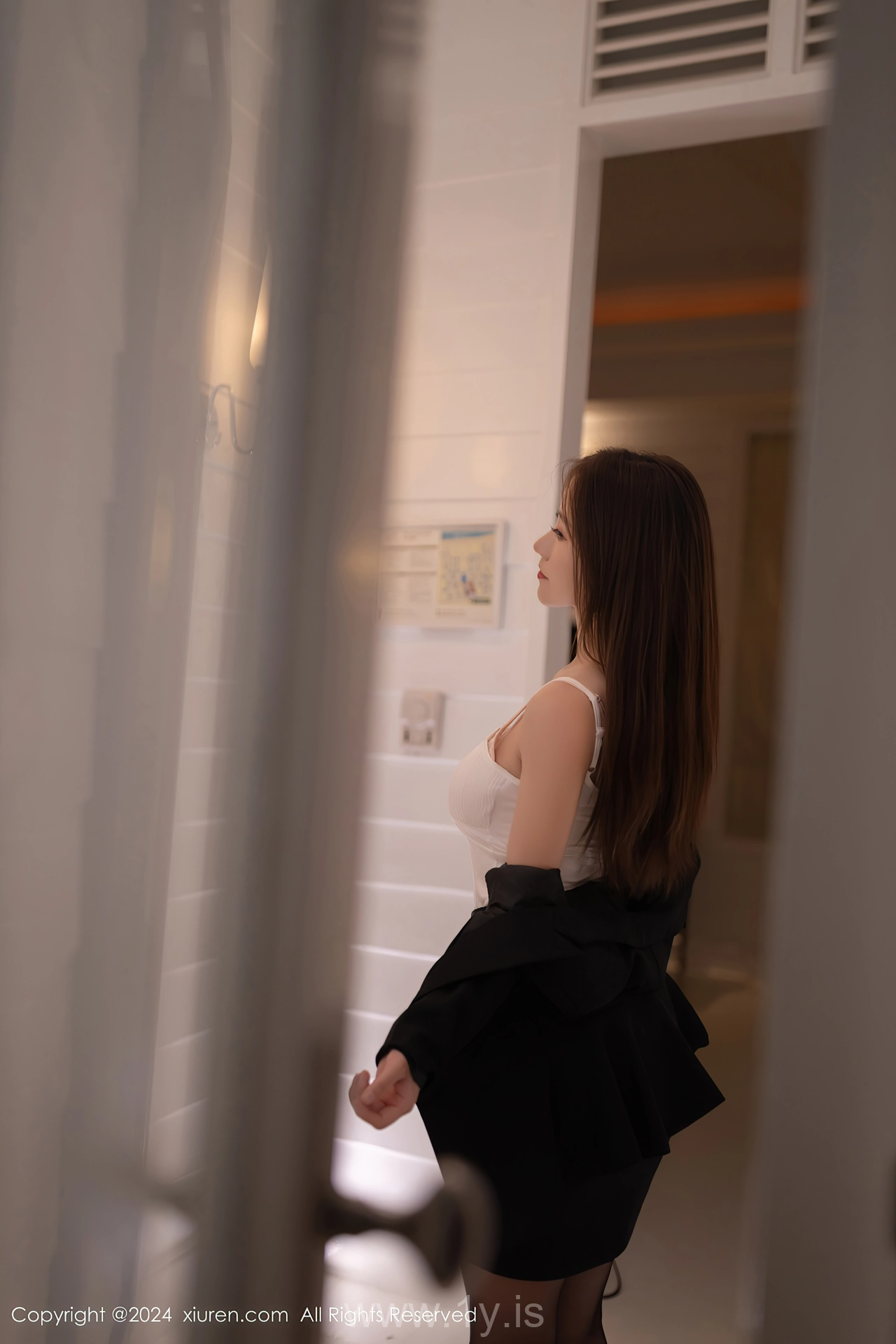 XIUREN(秀人网) No.8151 Tempting Chinese Cutie 杏子Yada