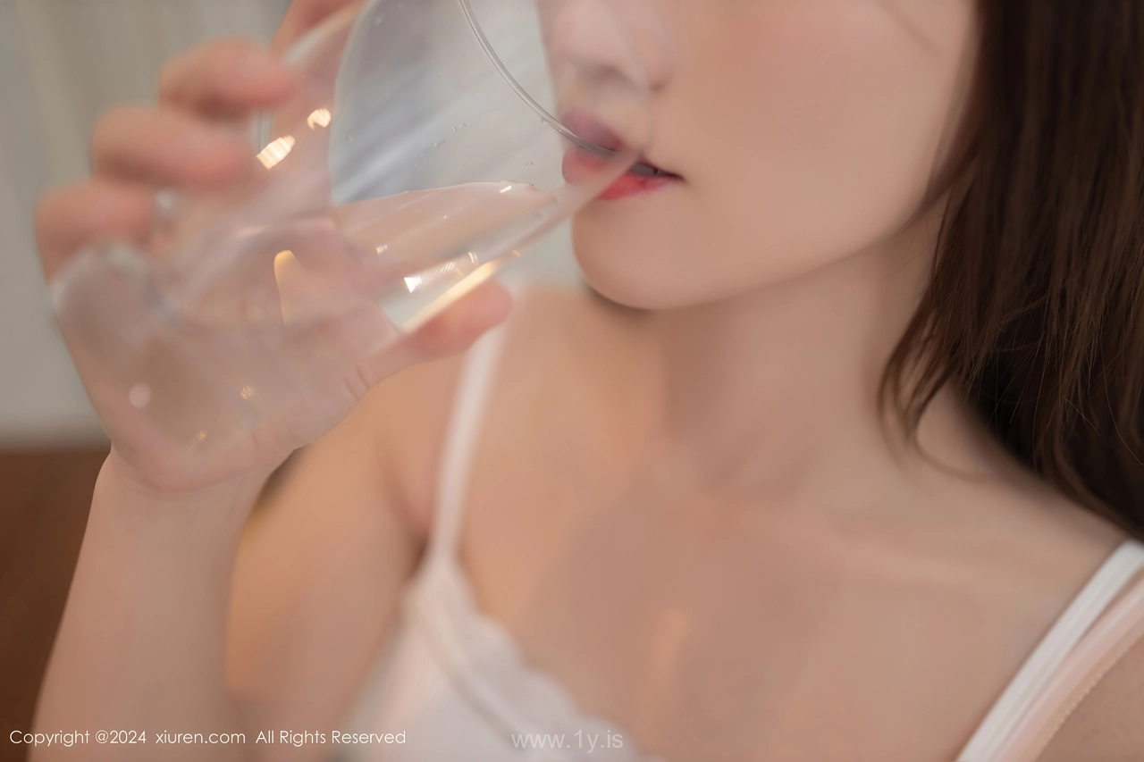 XIUREN(秀人网) No.8151 Tempting Chinese Cutie 杏子Yada