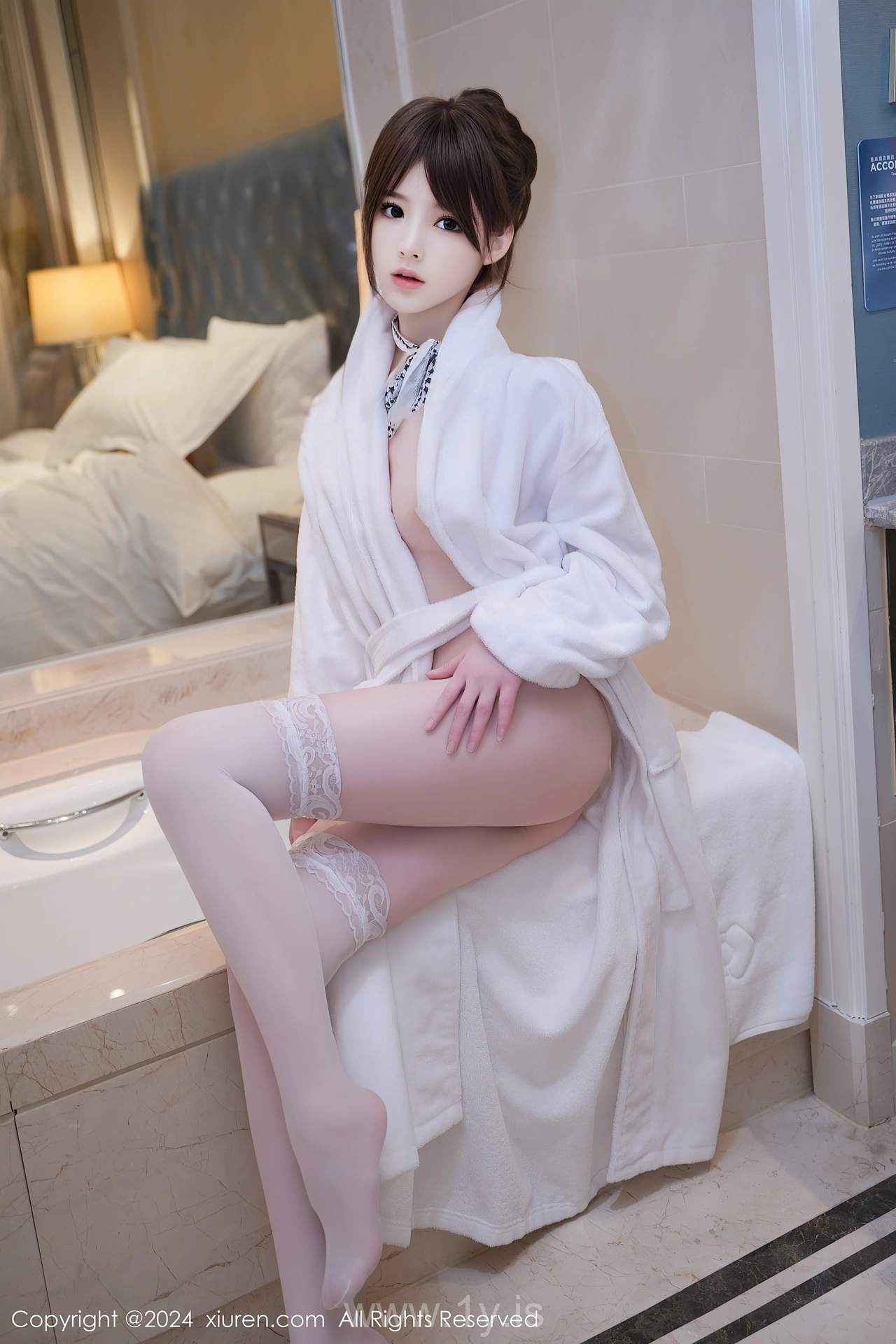 XIUREN(秀人网) No.8162 Delicate & Mesmerizing Asian Girl 梦灵儿Mini