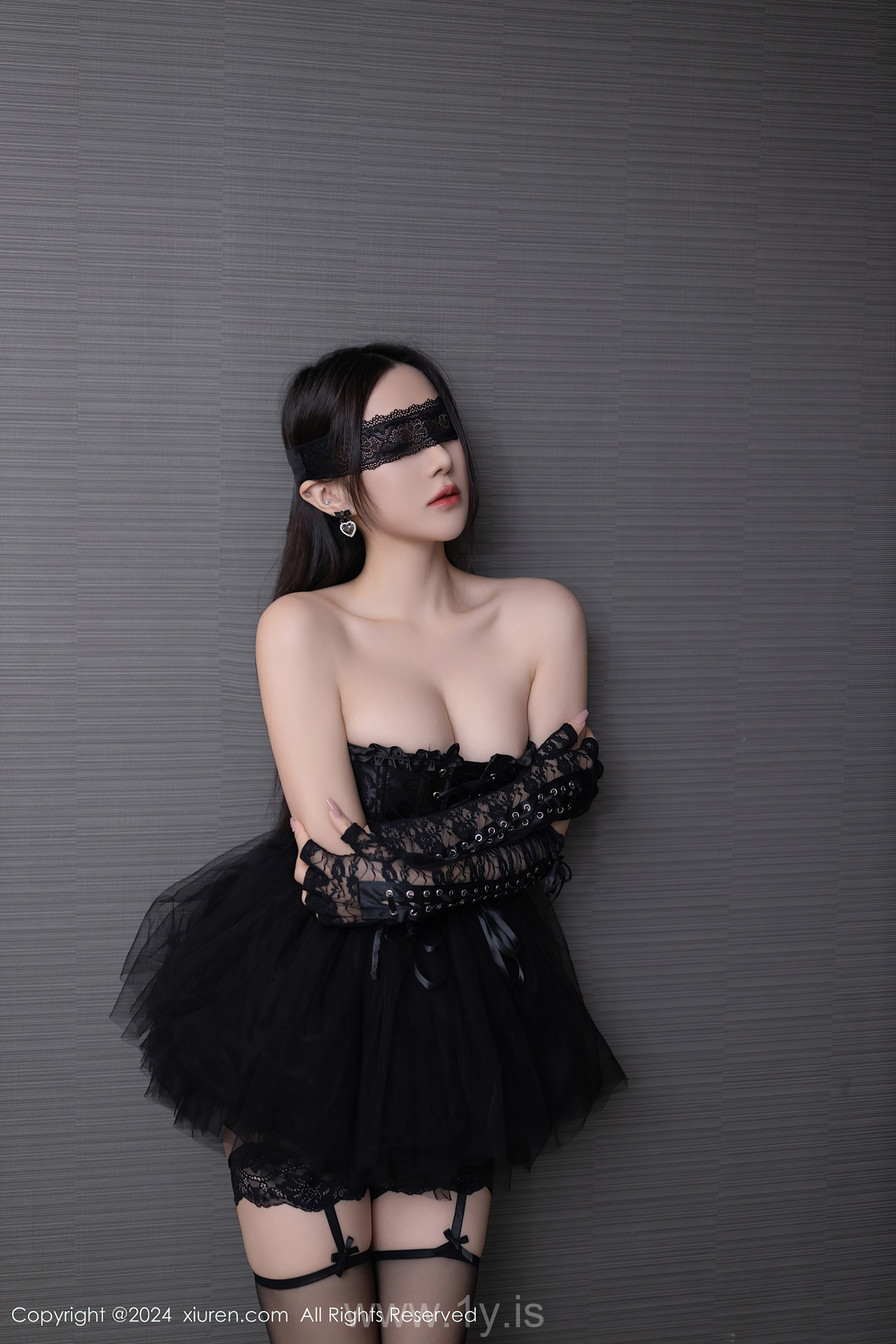 XIUREN(秀人网) No.8166 Vivacious & Innocent Asian Nymph 鱼子酱Fish