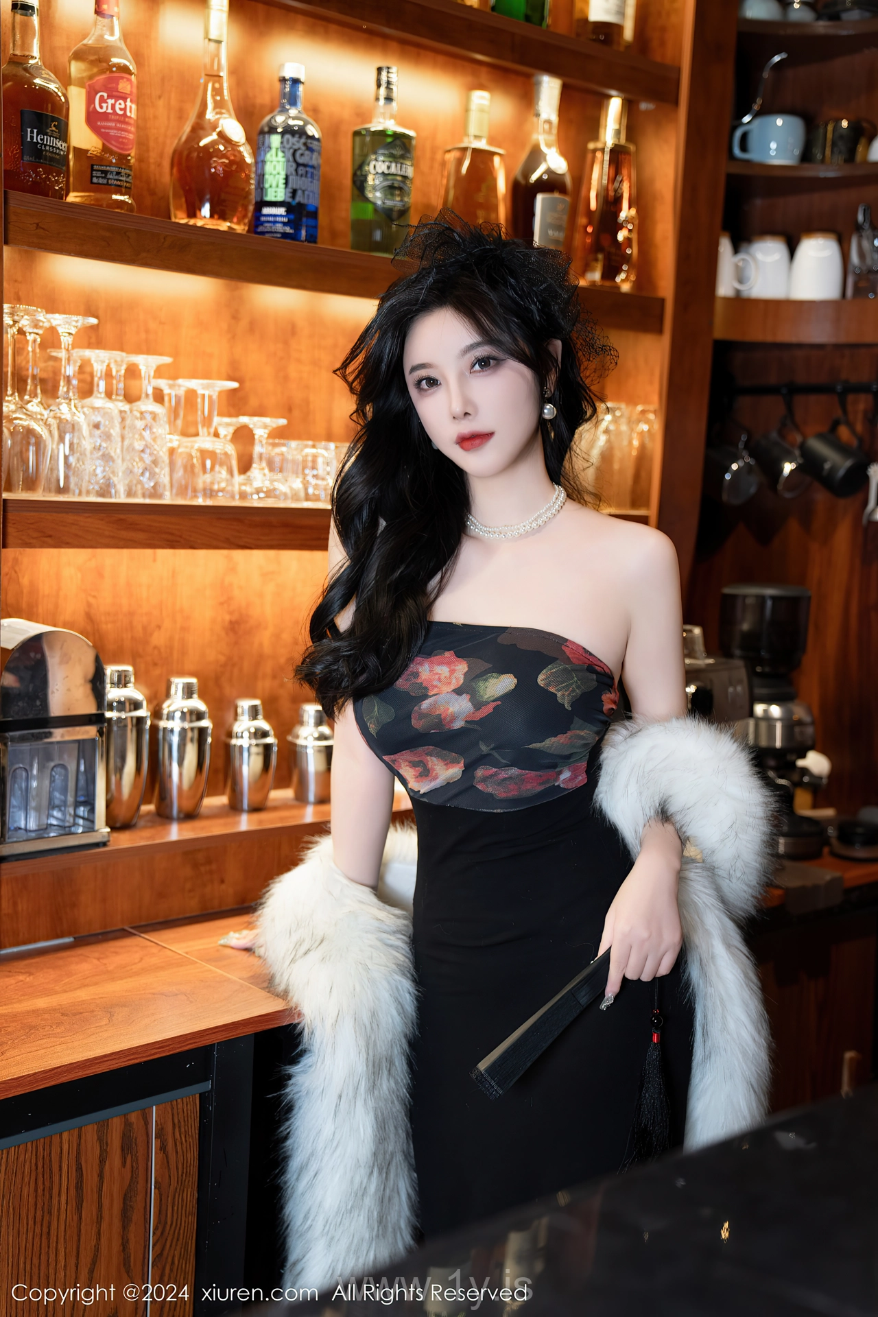 XIUREN(秀人网) No.8169 Beautiful & Dazzling Asian Temptress 杨晨晨Yome