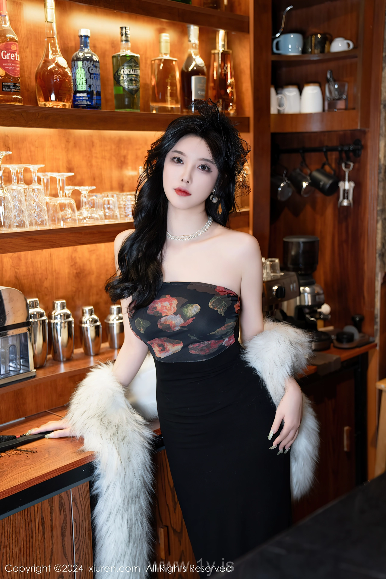 XIUREN(秀人网) No.8169 Beautiful & Dazzling Asian Temptress 杨晨晨Yome