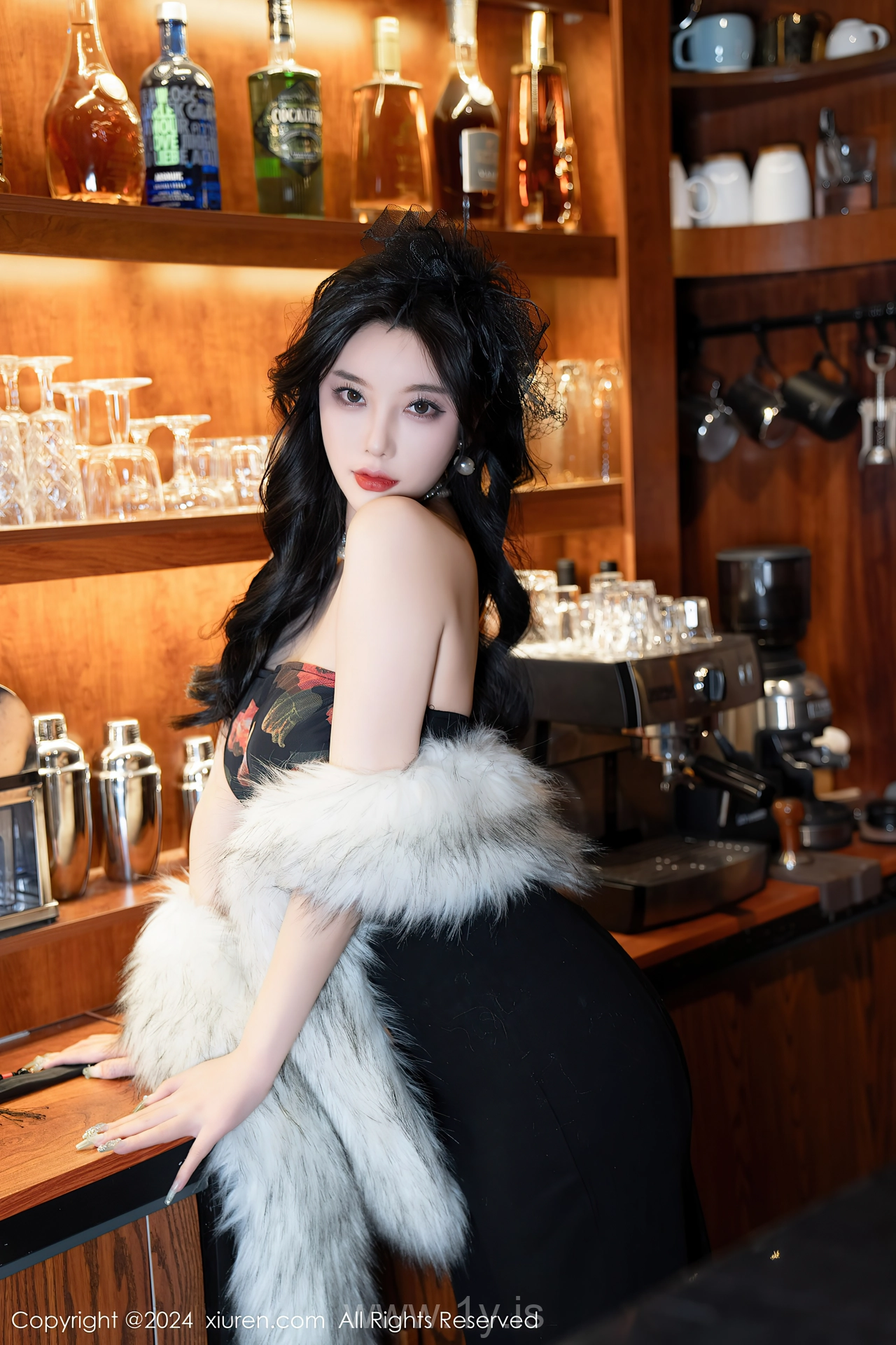 XIUREN(秀人网) No.8169 Beautiful & Dazzling Asian Temptress 杨晨晨Yome