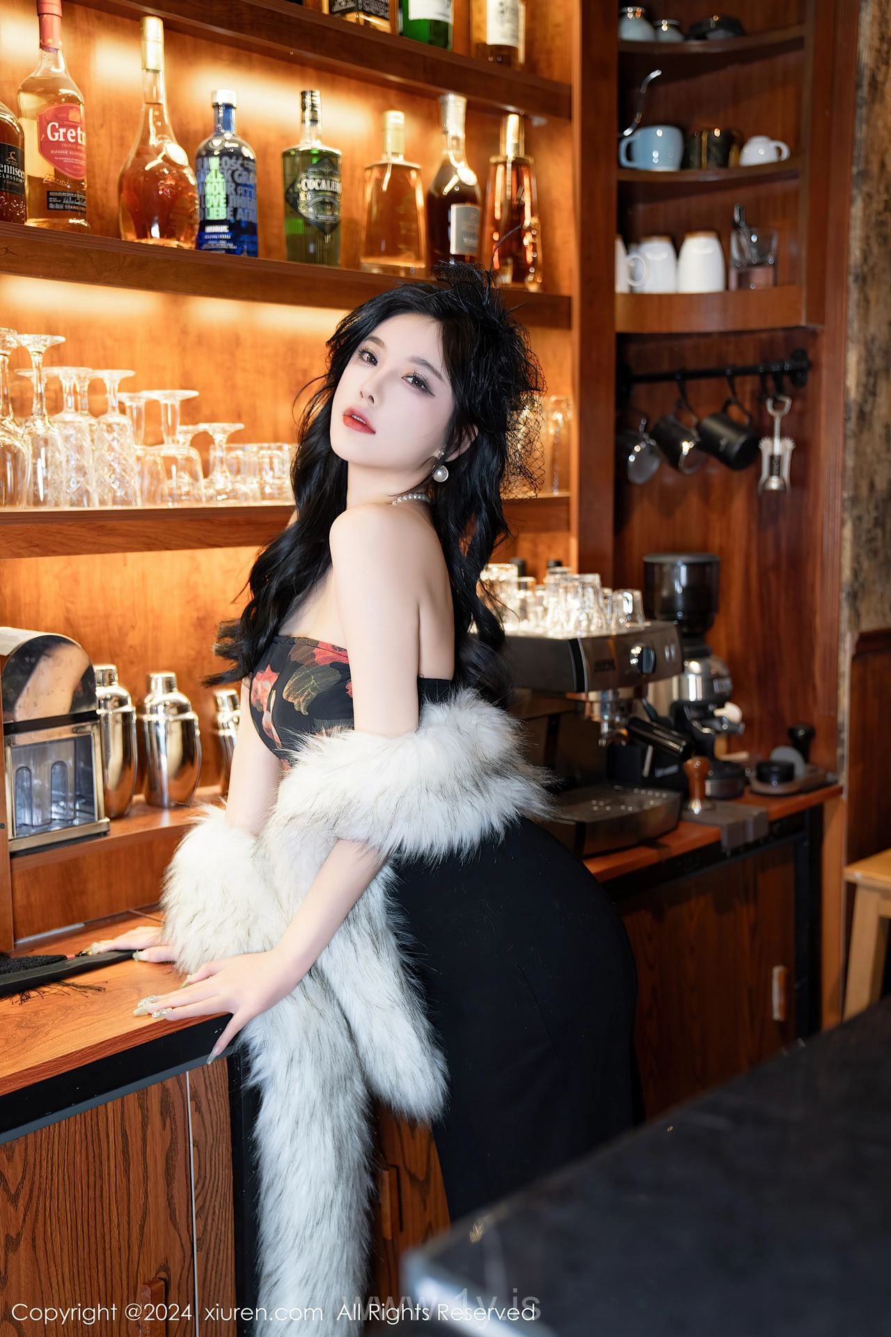 XIUREN(秀人网) No.8169 Beautiful & Dazzling Asian Temptress 杨晨晨Yome