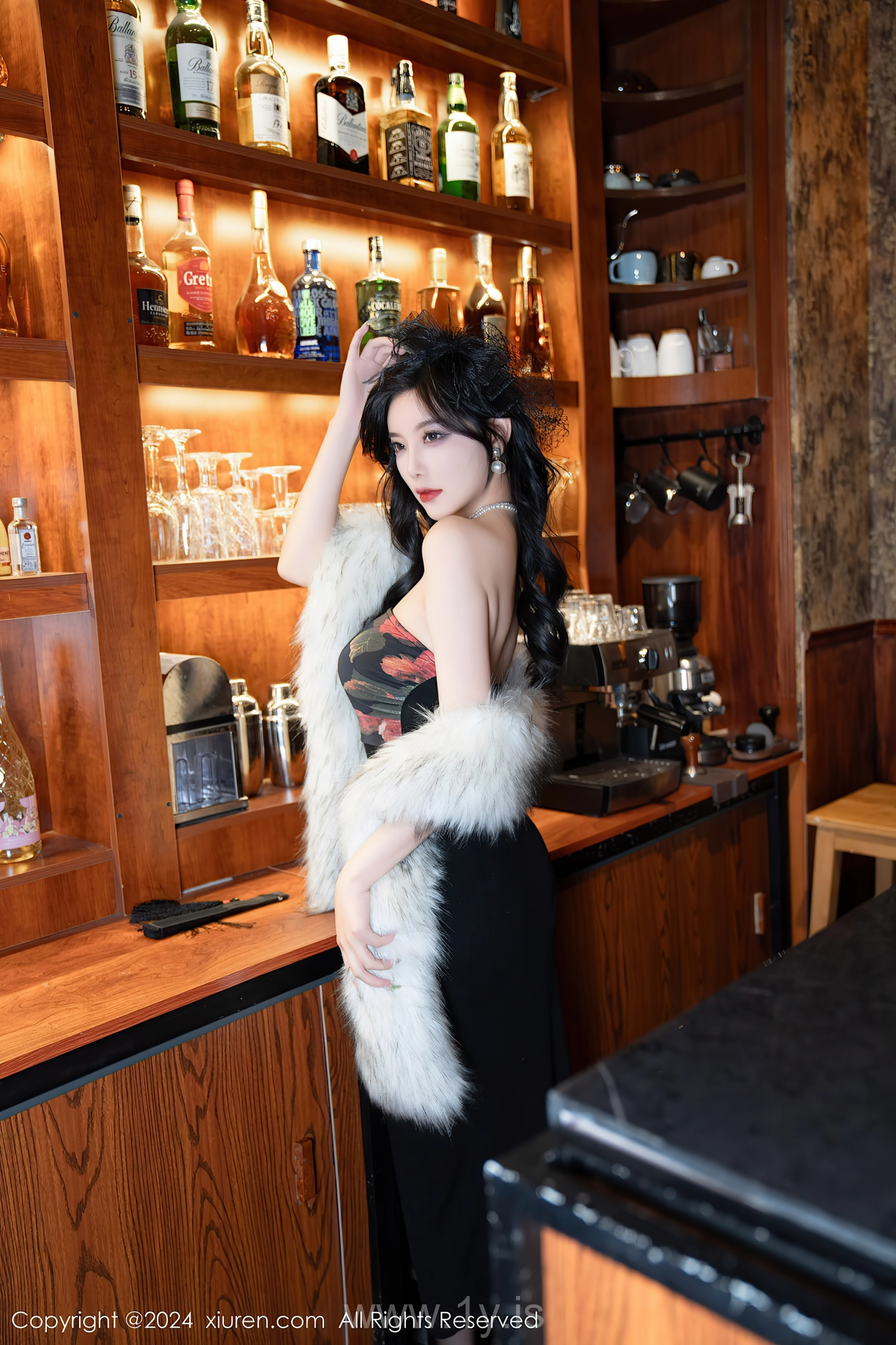 XIUREN(秀人网) No.8169 Beautiful & Dazzling Asian Temptress 杨晨晨Yome