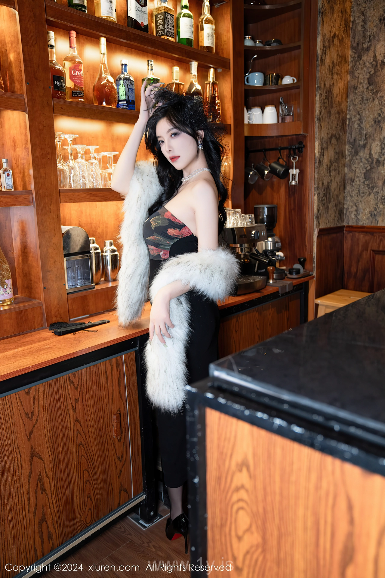 XIUREN(秀人网) No.8169 Beautiful & Dazzling Asian Temptress 杨晨晨Yome