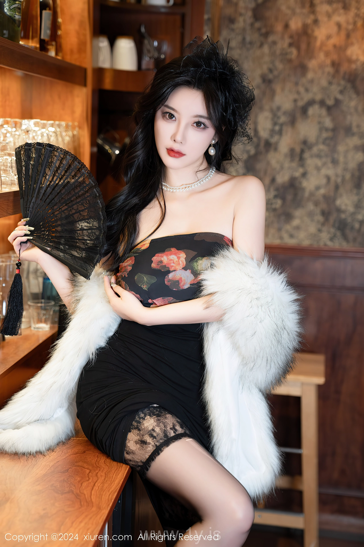 XIUREN(秀人网) No.8169 Beautiful & Dazzling Asian Temptress 杨晨晨Yome