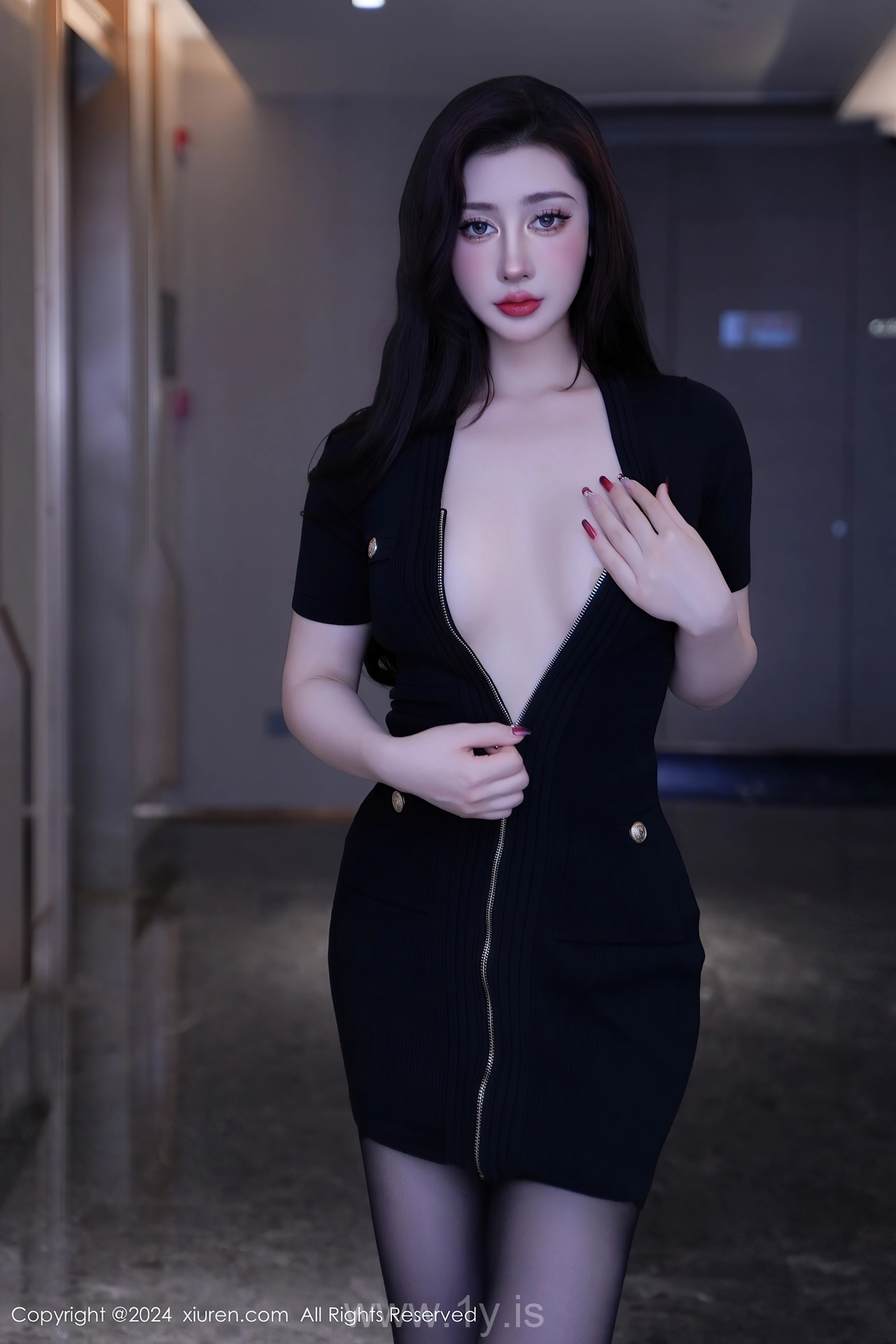 XIUREN(秀人网) No.8170 Stylish & Decent Asian Homebody Girl 蕾蕾醒了没