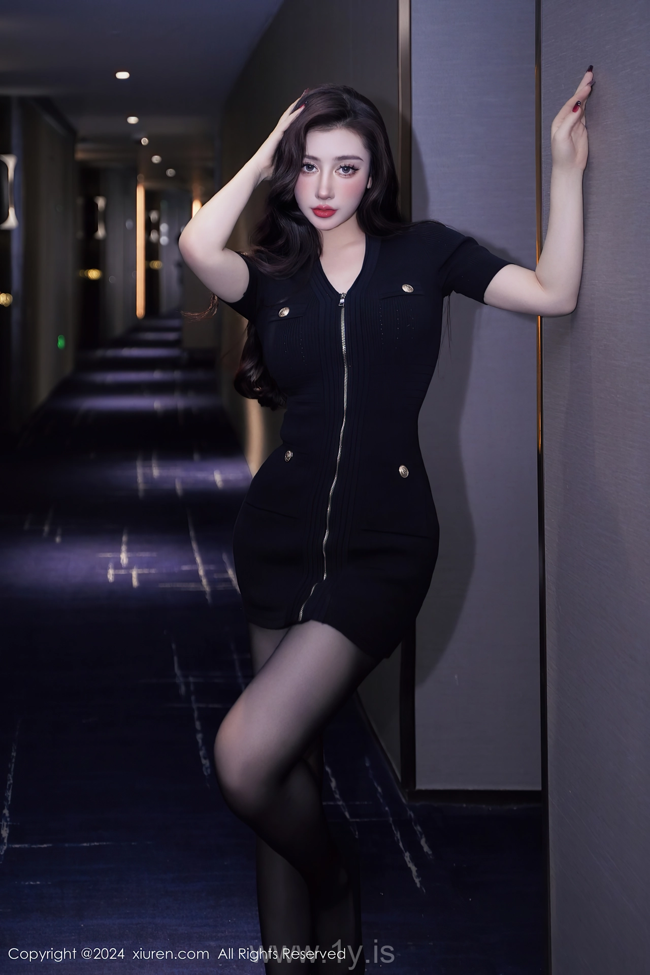 XIUREN(秀人网) No.8170 Stylish & Decent Asian Homebody Girl 蕾蕾醒了没