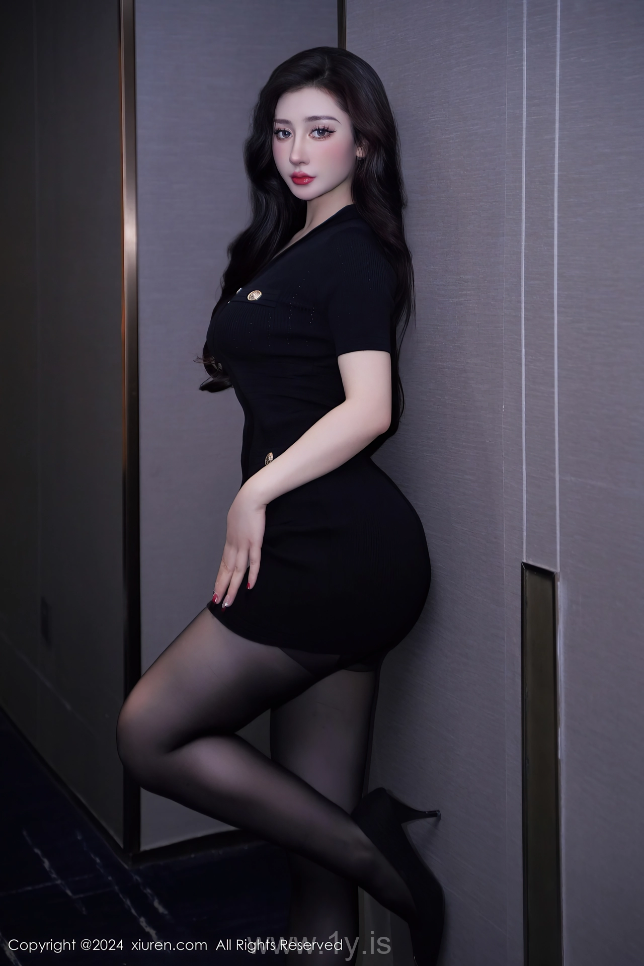 XIUREN(秀人网) No.8170 Stylish & Decent Asian Homebody Girl 蕾蕾醒了没