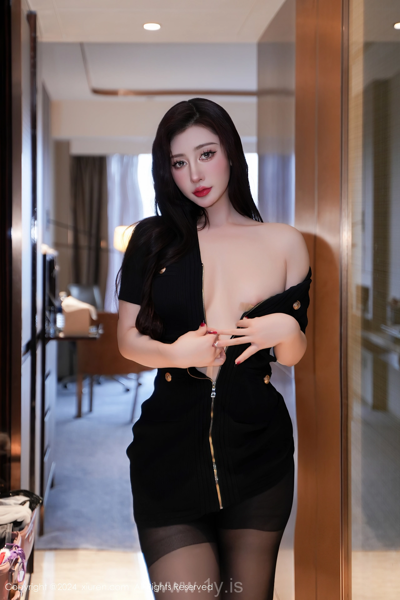 XIUREN(秀人网) No.8170 Stylish & Decent Asian Homebody Girl 蕾蕾醒了没