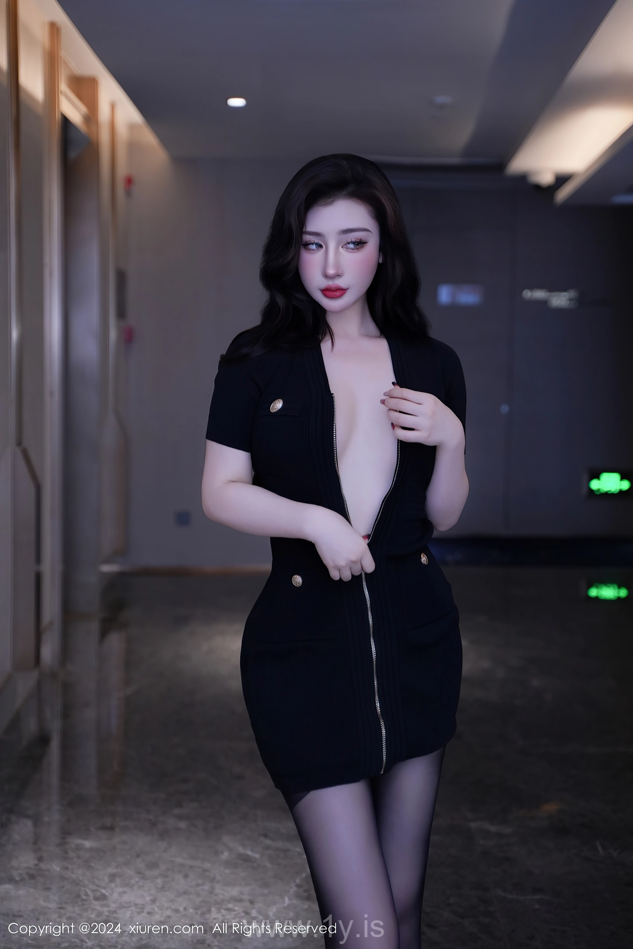 XIUREN(秀人网) No.8170 Stylish & Decent Asian Homebody Girl 蕾蕾醒了没