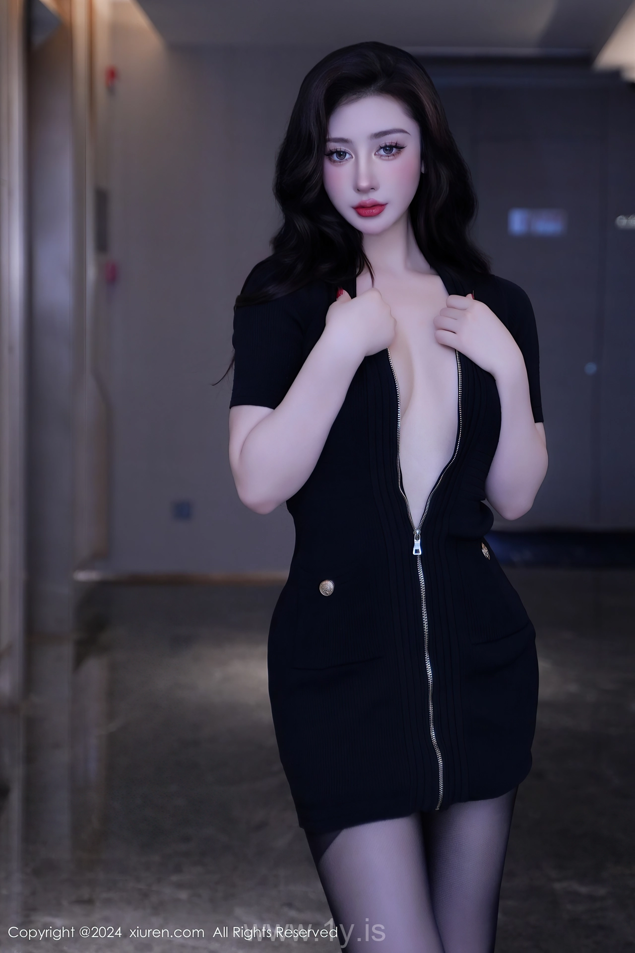 XIUREN(秀人网) No.8170 Stylish & Decent Asian Homebody Girl 蕾蕾醒了没