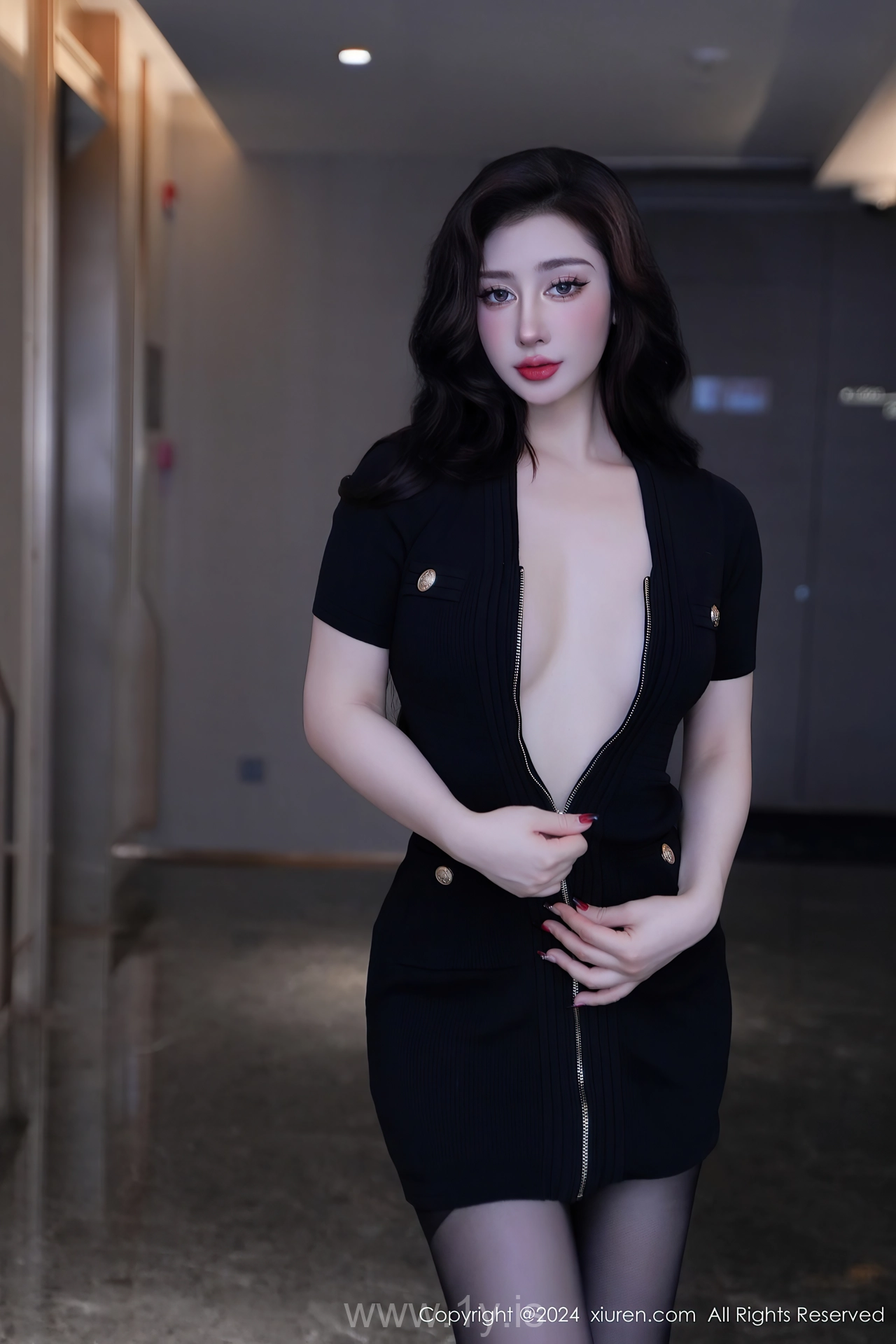 XIUREN(秀人网) No.8170 Stylish & Decent Asian Homebody Girl 蕾蕾醒了没