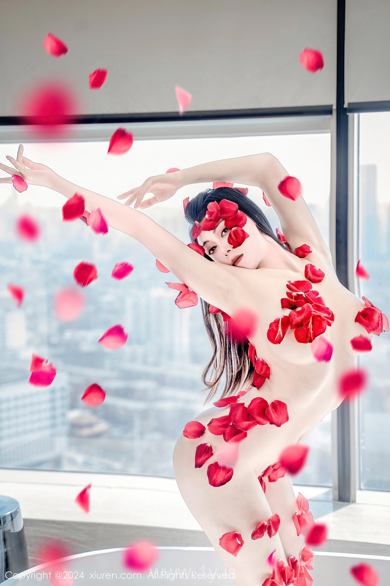 XIUREN(秀人网) No.8175 Appealing & Lovely Asian Enchantress 瑜伽喵