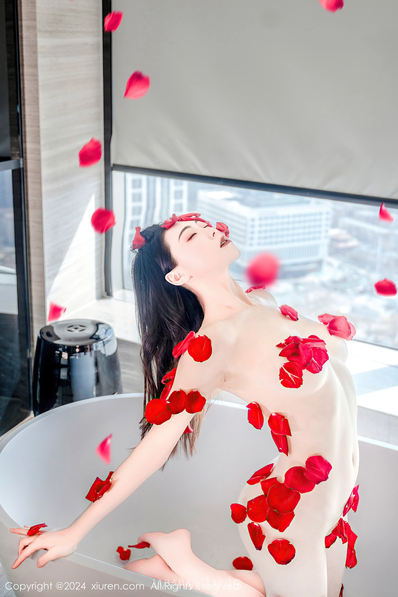 XIUREN(秀人网) No.8175 Appealing & Lovely Asian Enchantress 瑜伽喵