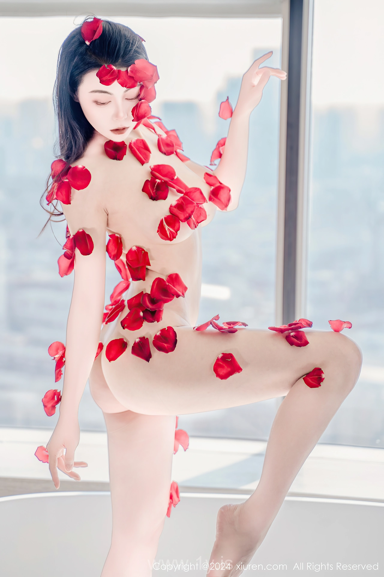 XIUREN(秀人网) No.8175 Appealing & Lovely Asian Enchantress 瑜伽喵