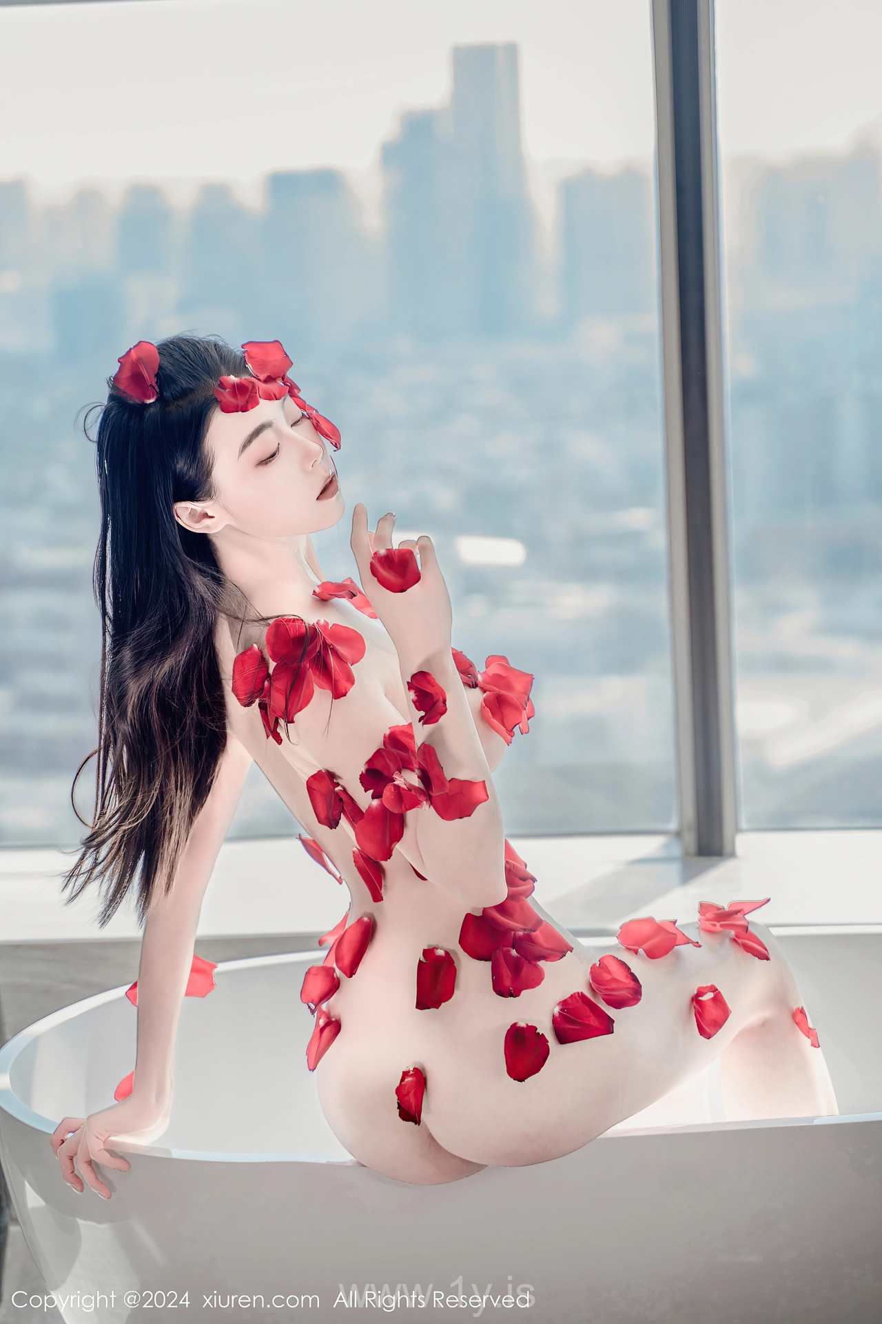 XIUREN(秀人网) No.8175 Appealing & Lovely Asian Enchantress 瑜伽喵